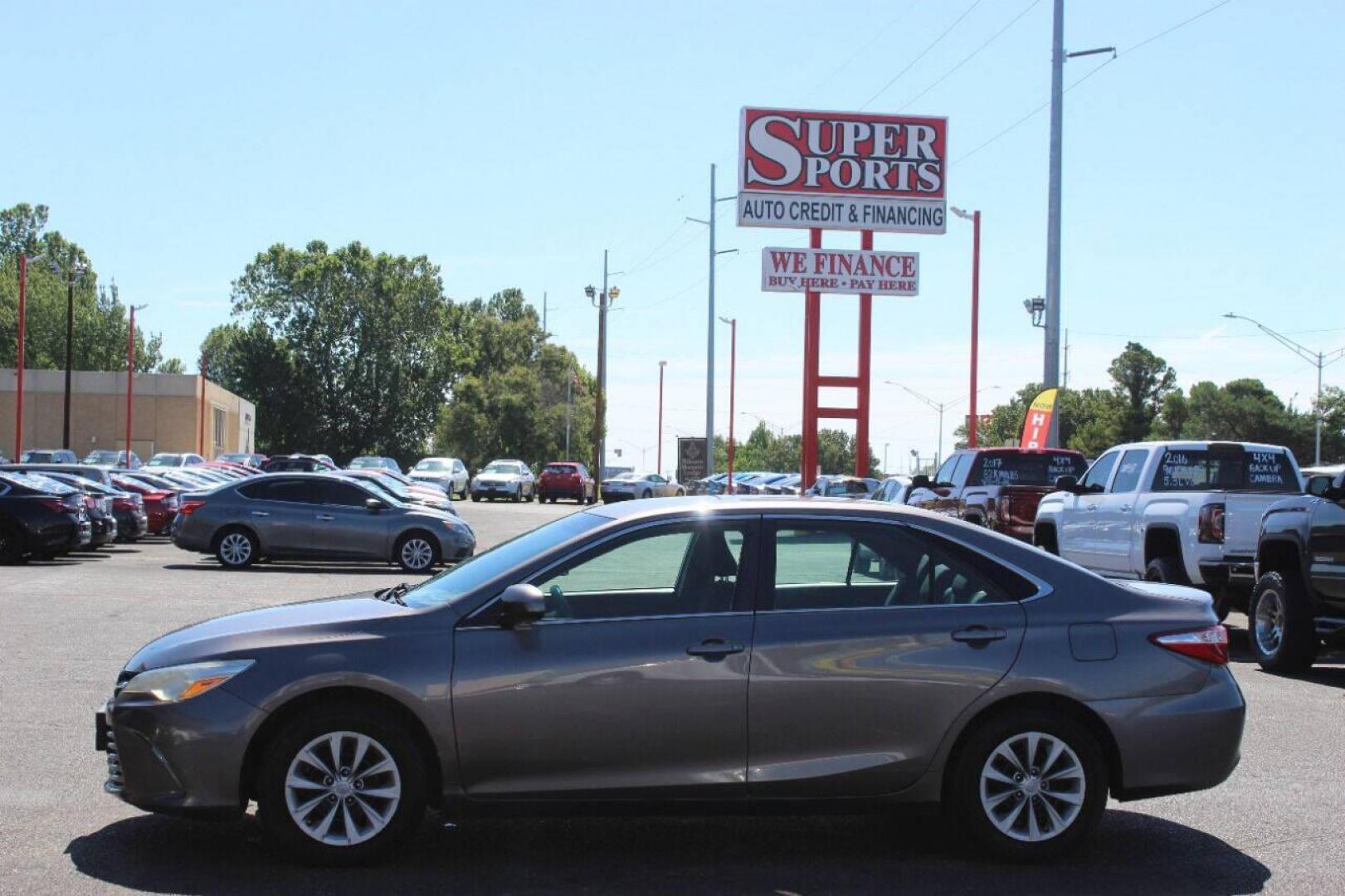 2017 Brown Toyota Camry SE (4T1BF1FKXHU) with an 2.5L L4 DOHC 16V engine, 6A transmission, located at 4301 NW 39th , Oklahoma City, OK, 73112, (405) 949-5600, 35.512135, -97.598671 - NO DRIVERS LICENCE NO-FULL COVERAGE INSURANCE-NO CREDIT CHECK. COME ON OVER TO SUPERSPORTS AND TAKE A LOOK AND TEST DRIVE. PLEASE GIVE US A CALL AT (405) 949-5600. NO LICENSIA DE MANEJAR- NO SEGURO DE COBERTURA TOTAL- NO VERIFICACCION DE CREDITO. POR FAVOR VENGAN A SUPERSPORTS, ECHE UN - Photo#6