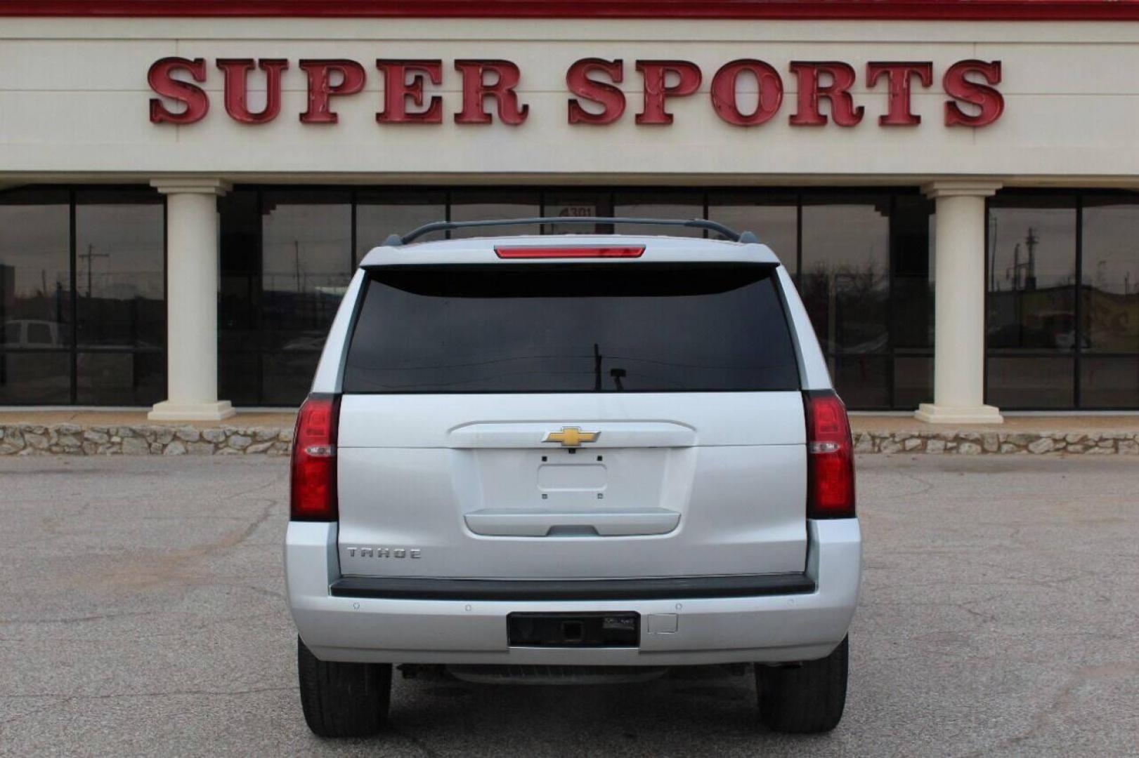 2017 Gray Chevrolet Tahoe LT 2WD (1GNSCBKC0HR) with an 5.3L V8 OHV 16V engine, 6A transmission, located at 4301 NW 39th , Oklahoma City, OK, 73112, (405) 949-5600, 35.512135, -97.598671 - NO DRIVERS LICENCE NO-FULL COVERAGE INSURANCE-NO CREDIT CHECK. COME ON OVER TO SUPERSPORTS AND TAKE A LOOK AND TEST DRIVE PLEASE GIVE US A CALL AT (405) 949-5600. NO LICENSIA DE MANEJAR- NO SEGURO DE COBERTURA TOTAL- NO VERIFICACCION DE CREDITO. POR FAVOR VENGAN A SUPERSPORTS, ECHE UN VI - Photo#4