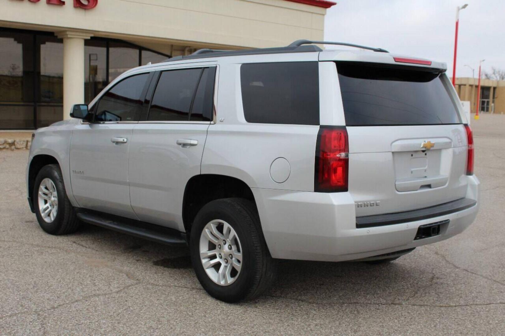 2017 Gray Chevrolet Tahoe LT 2WD (1GNSCBKC0HR) with an 5.3L V8 OHV 16V engine, 6A transmission, located at 4301 NW 39th , Oklahoma City, OK, 73112, (405) 949-5600, 35.512135, -97.598671 - NO DRIVERS LICENCE NO-FULL COVERAGE INSURANCE-NO CREDIT CHECK. COME ON OVER TO SUPERSPORTS AND TAKE A LOOK AND TEST DRIVE PLEASE GIVE US A CALL AT (405) 949-5600. NO LICENSIA DE MANEJAR- NO SEGURO DE COBERTURA TOTAL- NO VERIFICACCION DE CREDITO. POR FAVOR VENGAN A SUPERSPORTS, ECHE UN VI - Photo#5