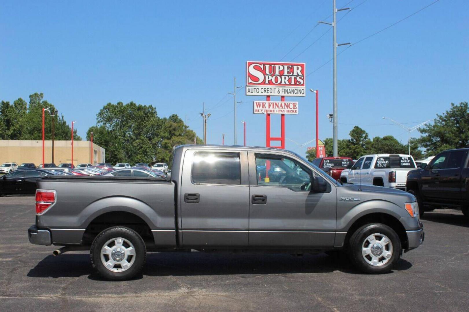 2013 Gray Ford F-150 FX2 SuperCrew 5.5-ft. Bed 2WD (1FTFW1CF9DF) with an 5.0L V8 engine, 6-Speed Automatic transmission, located at 4301 NW 39th , Oklahoma City, OK, 73112, (405) 949-5600, 35.512135, -97.598671 - NO DRIVERS LICENCE NO-FULL COVERAGE INSURANCE-NO CREDIT CHECK. COME ON OVER TO SUPERSPORTS AND TAKE A LOOK AND TEST DRIVE PLEASE GIVE US A CALL AT (405) 949-5600. NO LICENSIA DE MANEJAR- NO SEGURO DE COBERTURA TOTAL- NO VERIFICACCION DE CREDITO. POR FAVOR VENGAN A SUPERSPORTS, ECHE UN V - Photo#3