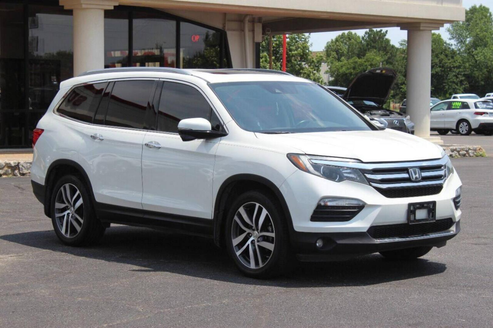 2017 White Honda Pilot Touring 2WD (5FNYF5H96HB) with an 3.5L V6 SOHC 24V engine, 9A transmission, located at 4301 NW 39th , Oklahoma City, OK, 73112, (405) 949-5600, 35.512135, -97.598671 - Photo#2