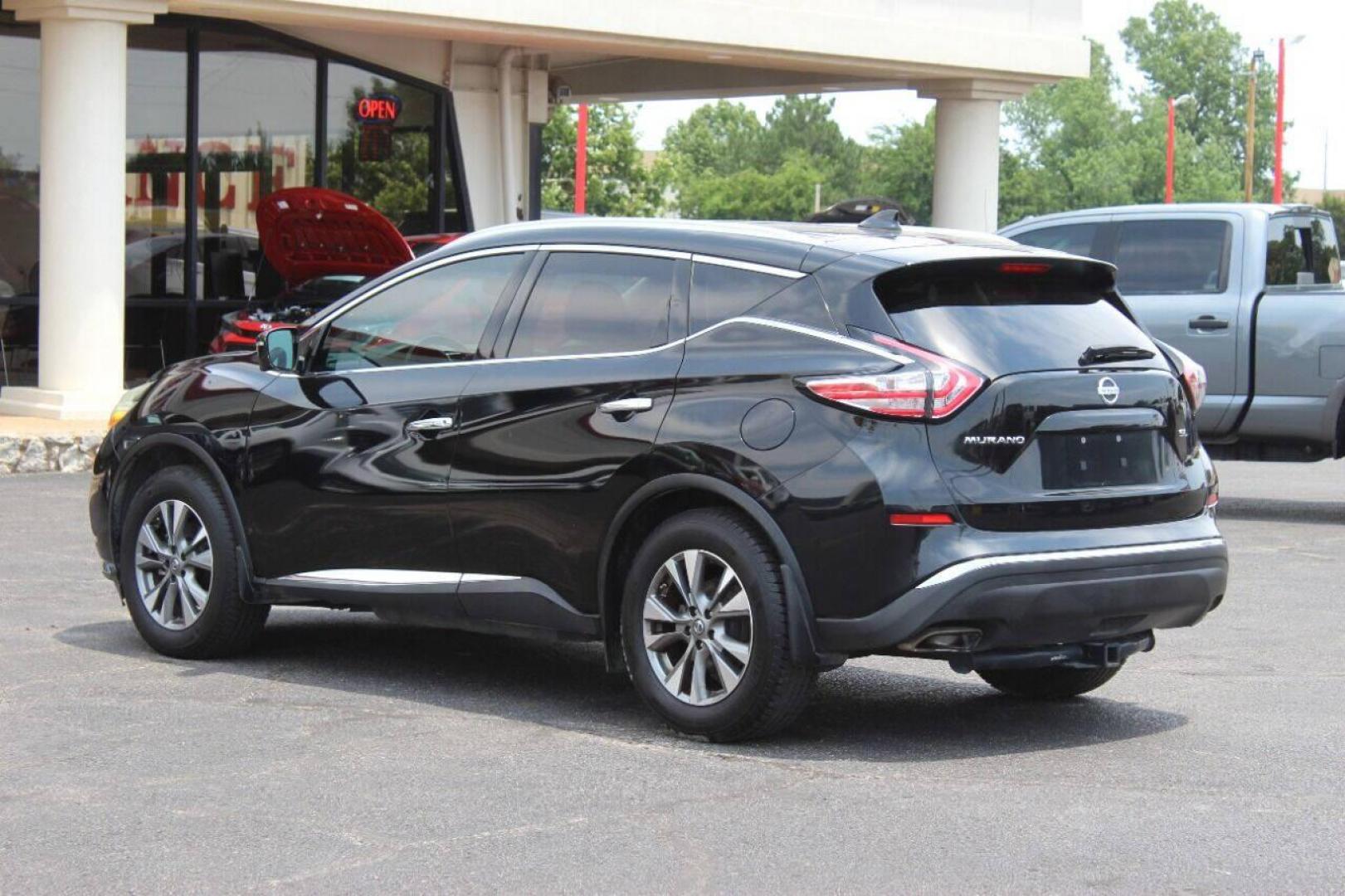 2016 Black Nissan Murano Platinum FWD (5N1AZ2MG6GN) with an 3.5L V6 DOHC 24V engine, CVT transmission, located at 4301 NW 39th , Oklahoma City, OK, 73112, (405) 949-5600, 35.512135, -97.598671 - NO DRIVERS LICENCE NO-FULL COVERAGE INSURANCE-NO CREDIT CHECK. COME ON OVER TO SUPERSPORTS AND TAKE A LOOK AND TEST DRIVE. PLEASE GIVE US A CALL AT (405) 949-5600. NO LICENSIA DE MANEJAR- NO SEGURO DE COBERTURA TOTAL- NO VERIFICACCION DE CREDITO. POR FAVOR VENGAN A SUPERSPORTS, ECHE UN - Photo#5