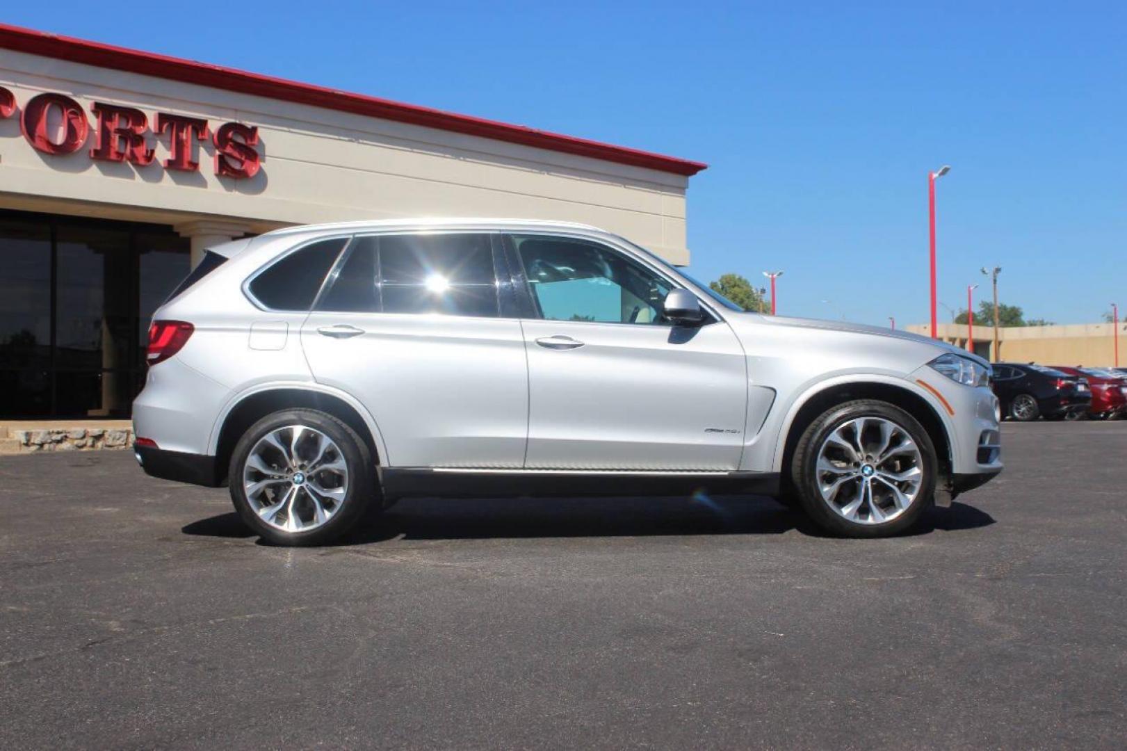 2017 Gray BMW X5 sDrive35i (5UXKR2C39H0) with an 3.0L L6 DOHC 24V engine, 8A transmission, located at 4301 NW 39th , Oklahoma City, OK, 73112, (405) 949-5600, 35.512135, -97.598671 - NO DRIVERS LICENCE NO-FULL COVERAGE INSURANCE-NO CREDIT CHECK. COME ON OVER TO SUPERSPORTS AND TAKE A LOOK AND TEST DRIVE. PLEASE GIVE US A CALL AT (405) 949-5600. NO LICENSIA DE MANEJAR- NO SEGURO DE COBERTURA TOTAL- NO VERIFICACCION DE CREDITO. POR FAVOR VENGAN A SUPERSPORTS, ECHE UN - Photo#2