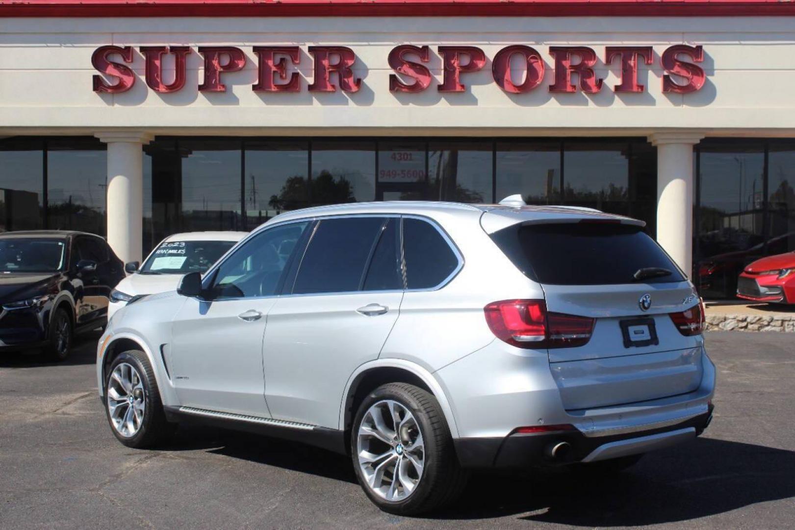 2017 Gray BMW X5 sDrive35i (5UXKR2C39H0) with an 3.0L L6 DOHC 24V engine, 8A transmission, located at 4301 NW 39th , Oklahoma City, OK, 73112, (405) 949-5600, 35.512135, -97.598671 - NO DRIVERS LICENCE NO-FULL COVERAGE INSURANCE-NO CREDIT CHECK. COME ON OVER TO SUPERSPORTS AND TAKE A LOOK AND TEST DRIVE. PLEASE GIVE US A CALL AT (405) 949-5600. NO LICENSIA DE MANEJAR- NO SEGURO DE COBERTURA TOTAL- NO VERIFICACCION DE CREDITO. POR FAVOR VENGAN A SUPERSPORTS, ECHE UN - Photo#4