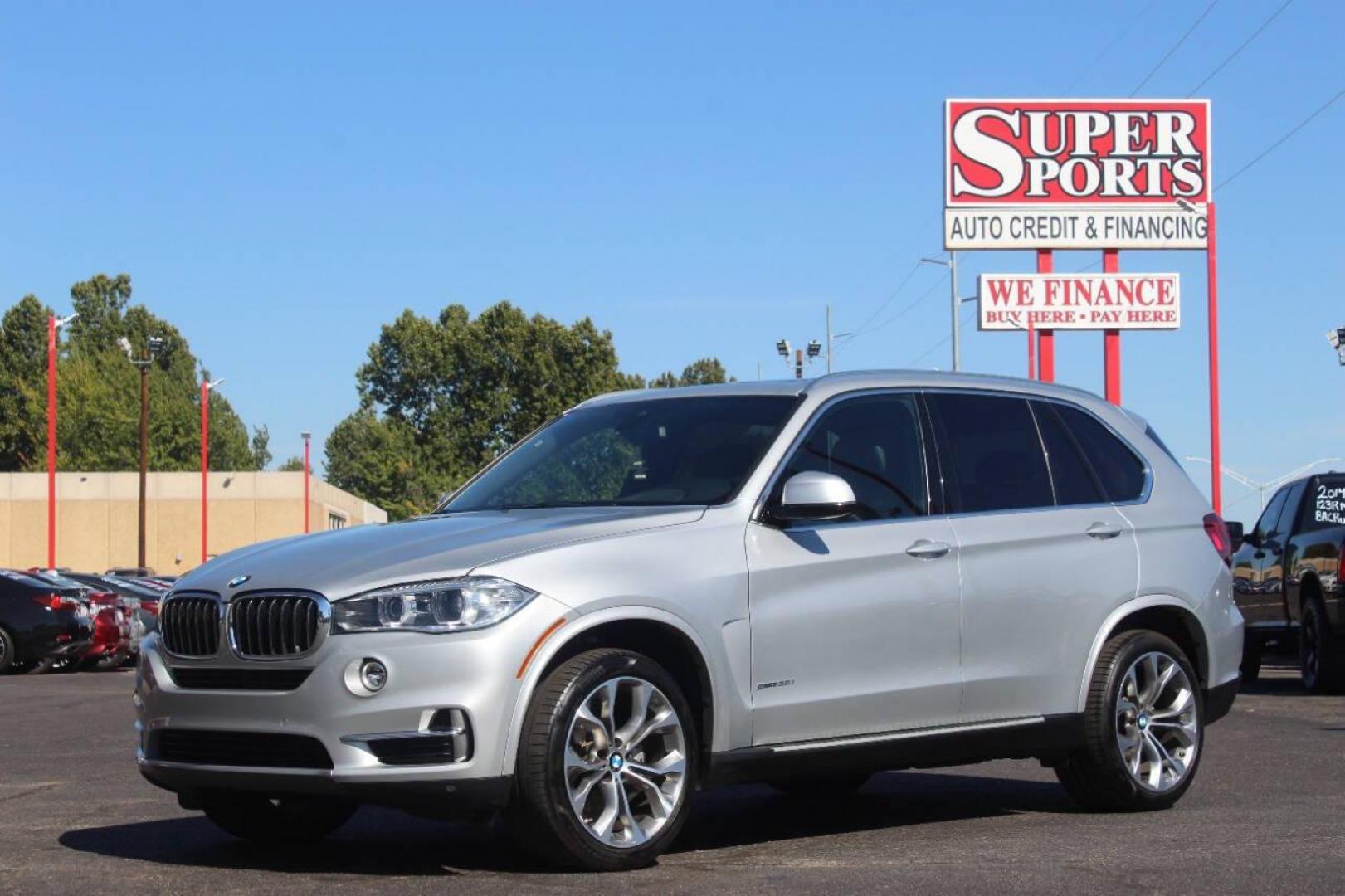 2017 Gray BMW X5 sDrive35i (5UXKR2C39H0) with an 3.0L L6 DOHC 24V engine, 8A transmission, located at 4301 NW 39th , Oklahoma City, OK, 73112, (405) 949-5600, 35.512135, -97.598671 - NO DRIVERS LICENCE NO-FULL COVERAGE INSURANCE-NO CREDIT CHECK. COME ON OVER TO SUPERSPORTS AND TAKE A LOOK AND TEST DRIVE. PLEASE GIVE US A CALL AT (405) 949-5600. NO LICENSIA DE MANEJAR- NO SEGURO DE COBERTURA TOTAL- NO VERIFICACCION DE CREDITO. POR FAVOR VENGAN A SUPERSPORTS, ECHE UN - Photo#6