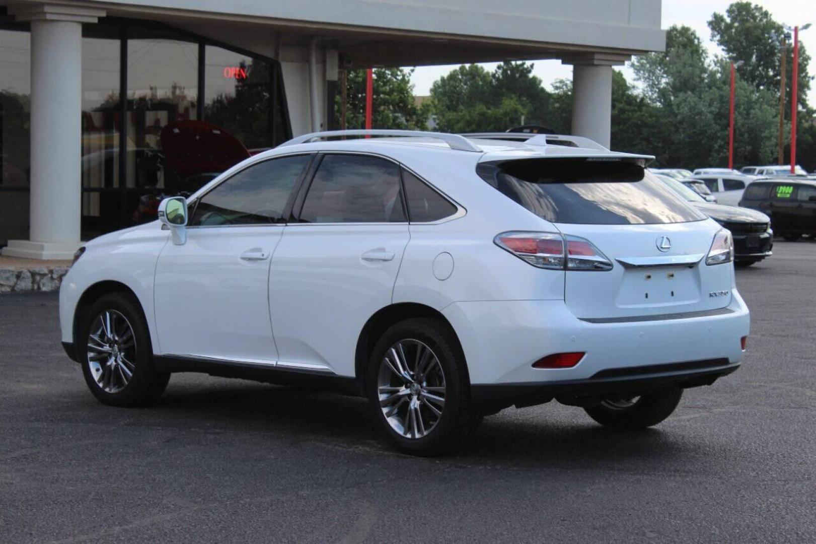 2015 White Lexus RX 350 FWD (2T2ZK1BA3FC) with an 3.5L V6 DOHC 24V engine, 6-Speed Automatic transmission, located at 4301 NW 39th , Oklahoma City, OK, 73112, (405) 949-5600, 35.512135, -97.598671 - Photo#5