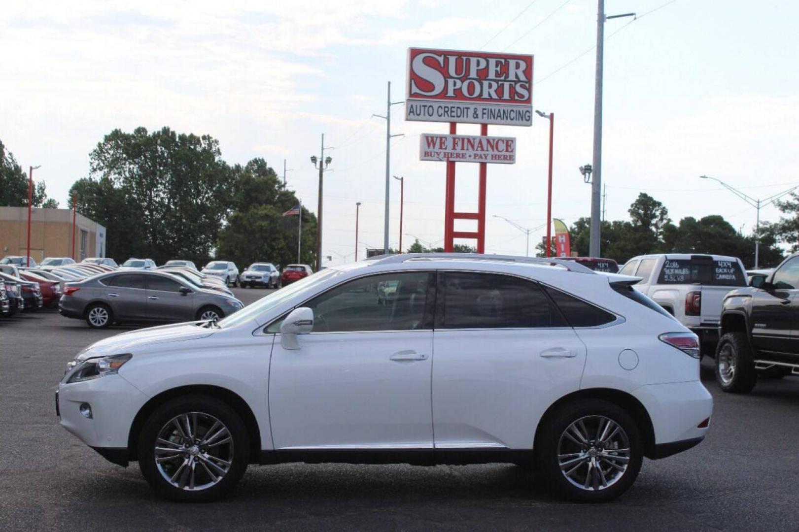 2015 White Lexus RX 350 FWD (2T2ZK1BA3FC) with an 3.5L V6 DOHC 24V engine, 6-Speed Automatic transmission, located at 4301 NW 39th , Oklahoma City, OK, 73112, (405) 949-5600, 35.512135, -97.598671 - Photo#6