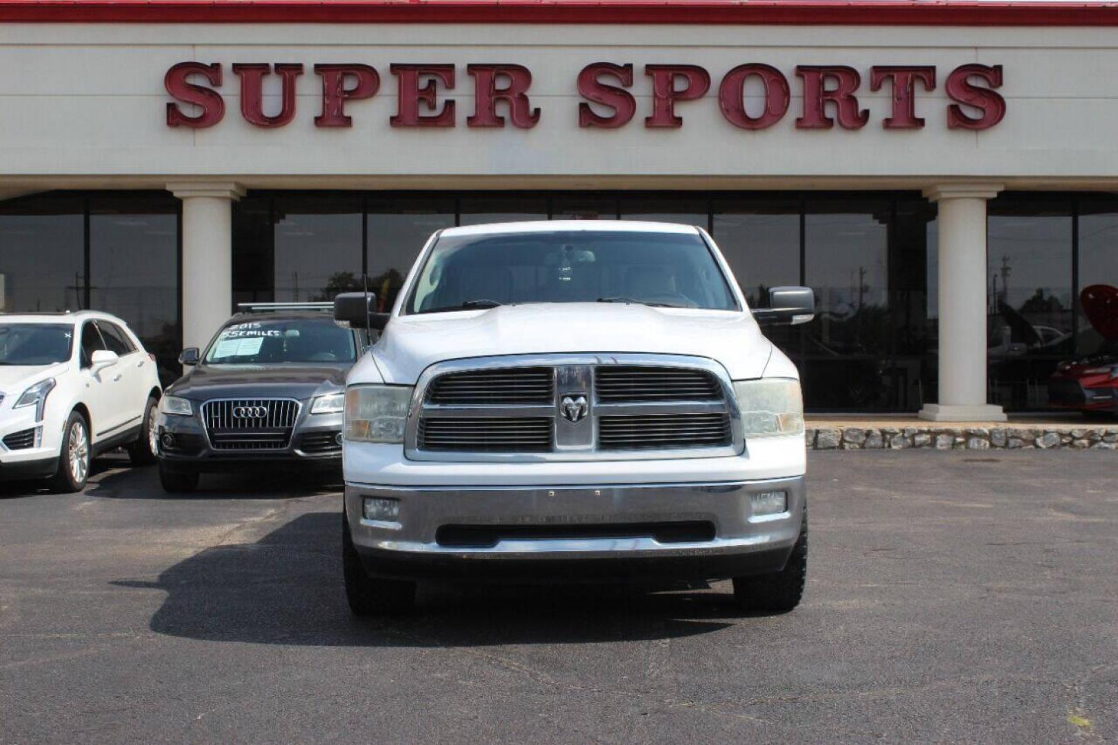 2012 White Dodge Ram 1500 SLT Crew Cab 4WD (1C6RD7LTXCS) with an 5.7L V8 OHV 16V engine, 6-Speed Automatic transmission, located at 4301 NW 39th , Oklahoma City, OK, 73112, (405) 949-5600, 35.512135, -97.598671 - NO DRIVERS LICENCE NO-FULL COVERAGE INSURANCE-NO CREDIT CHECK. COME ON OVER TO SUPERSPORTS AND TAKE A LOOK AND TEST DRIVE PLEASE GIVE US A CALL AT (405) 949-5600. NO LICENSIA DE MANEJAR- NO SEGURO DE COBERTURA TOTAL- NO VERIFICACCION DE CREDITO. POR FAVOR VENGAN A SUPERSPORTS, ECHE UN V - Photo#2