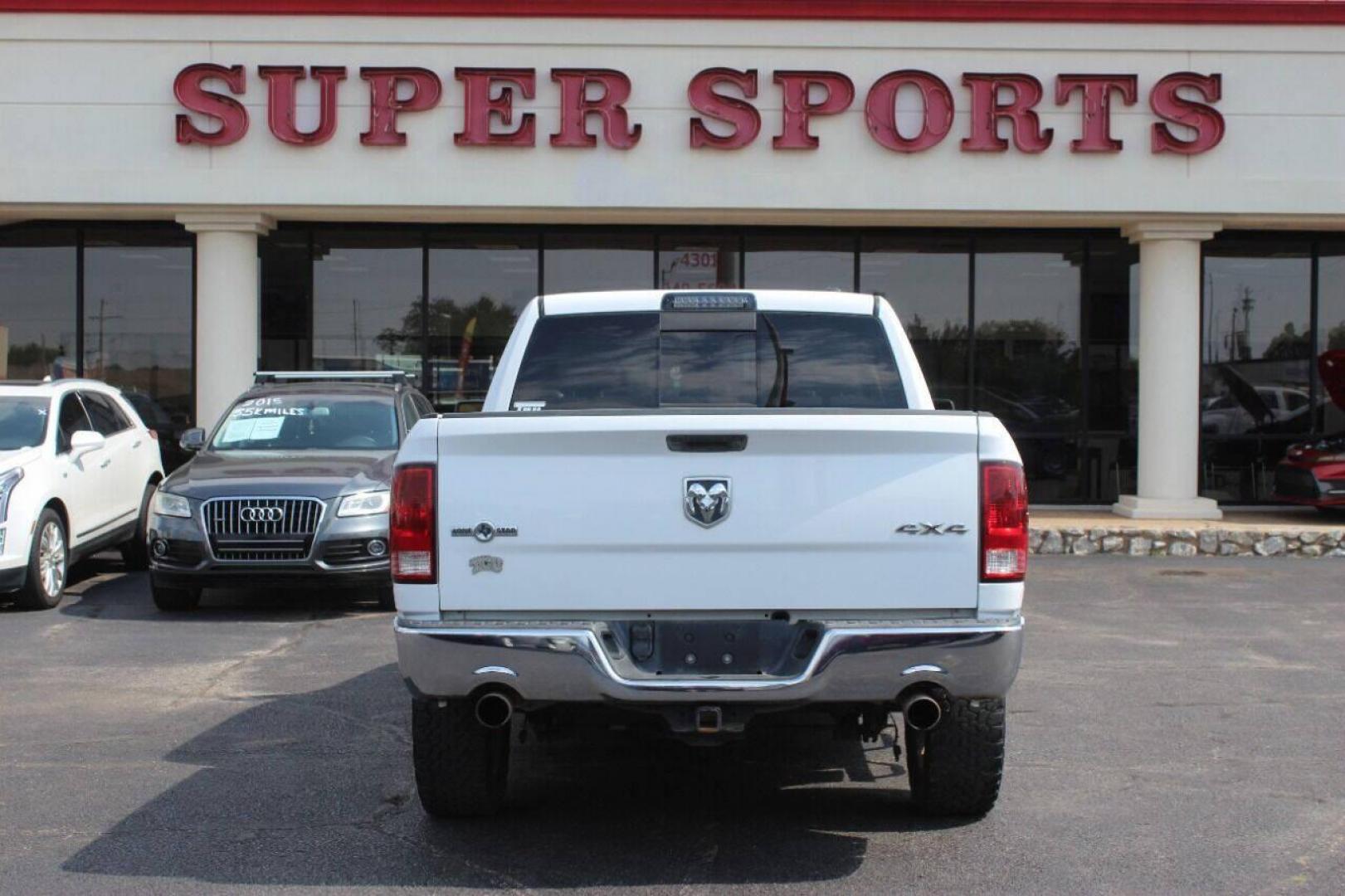 2012 White Dodge Ram 1500 SLT Crew Cab 4WD (1C6RD7LTXCS) with an 5.7L V8 OHV 16V engine, 6-Speed Automatic transmission, located at 4301 NW 39th , Oklahoma City, OK, 73112, (405) 949-5600, 35.512135, -97.598671 - NO DRIVERS LICENCE NO-FULL COVERAGE INSURANCE-NO CREDIT CHECK. COME ON OVER TO SUPERSPORTS AND TAKE A LOOK AND TEST DRIVE PLEASE GIVE US A CALL AT (405) 949-5600. NO LICENSIA DE MANEJAR- NO SEGURO DE COBERTURA TOTAL- NO VERIFICACCION DE CREDITO. POR FAVOR VENGAN A SUPERSPORTS, ECHE UN V - Photo#4