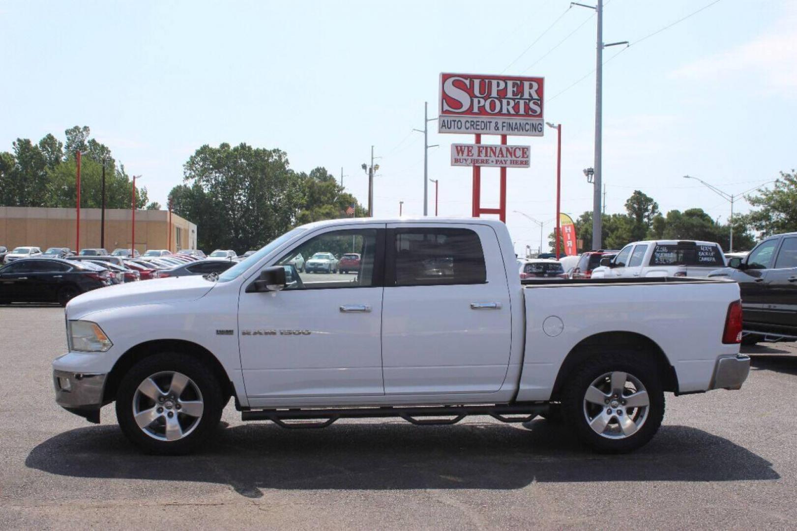 2012 White Dodge Ram 1500 SLT Crew Cab 4WD (1C6RD7LTXCS) with an 5.7L V8 OHV 16V engine, 6-Speed Automatic transmission, located at 4301 NW 39th , Oklahoma City, OK, 73112, (405) 949-5600, 35.512135, -97.598671 - NO DRIVERS LICENCE NO-FULL COVERAGE INSURANCE-NO CREDIT CHECK. COME ON OVER TO SUPERSPORTS AND TAKE A LOOK AND TEST DRIVE PLEASE GIVE US A CALL AT (405) 949-5600. NO LICENSIA DE MANEJAR- NO SEGURO DE COBERTURA TOTAL- NO VERIFICACCION DE CREDITO. POR FAVOR VENGAN A SUPERSPORTS, ECHE UN V - Photo#6