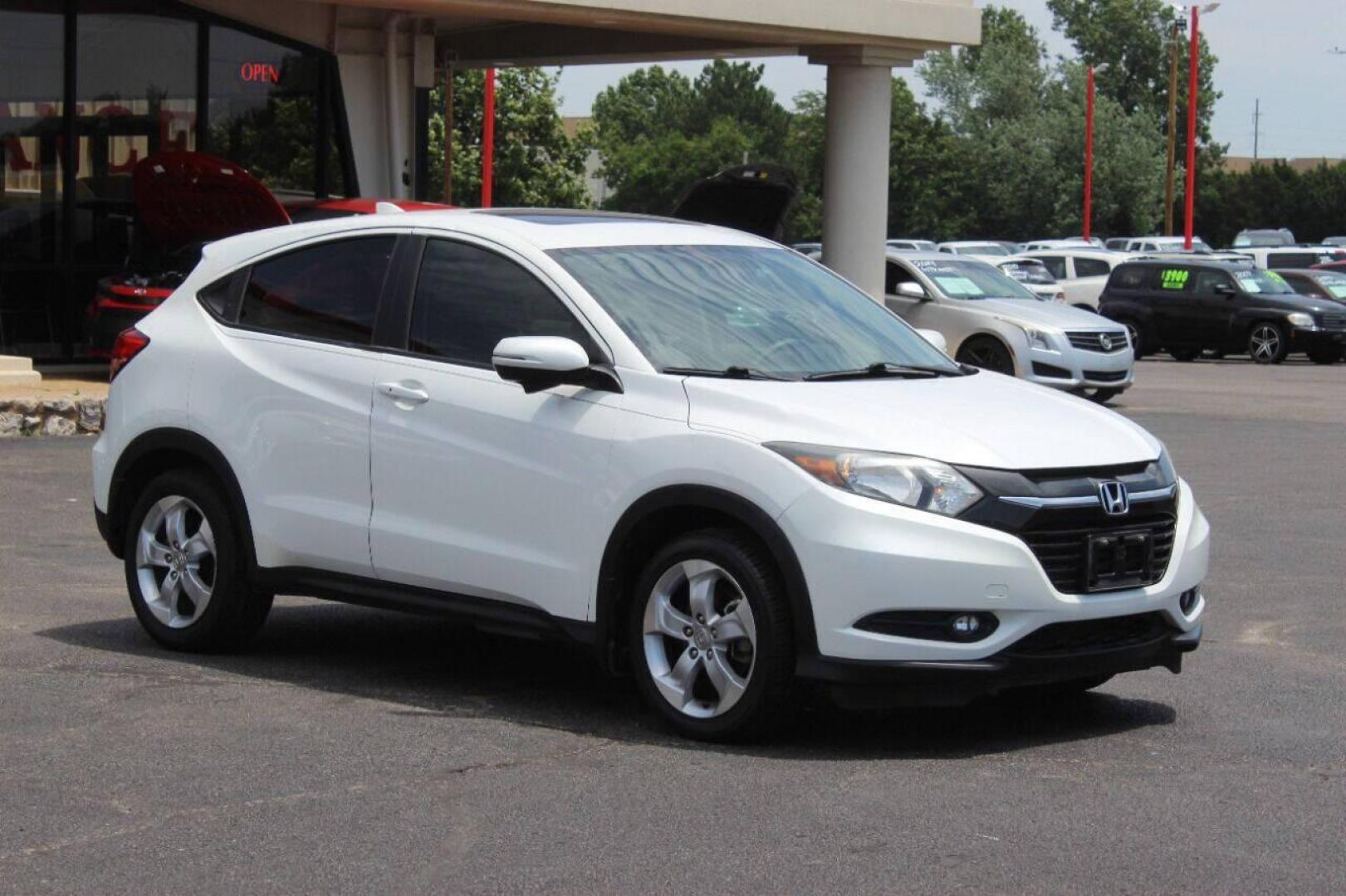 2016 White Honda HR-V EX 2WD CVT (3CZRU5H54GM) with an 1.8L L4 DOHC 16V engine, Continuously Variable Transmission transmission, located at 4301 NW 39th , Oklahoma City, OK, 73112, (405) 949-5600, 35.512135, -97.598671 - Photo#2