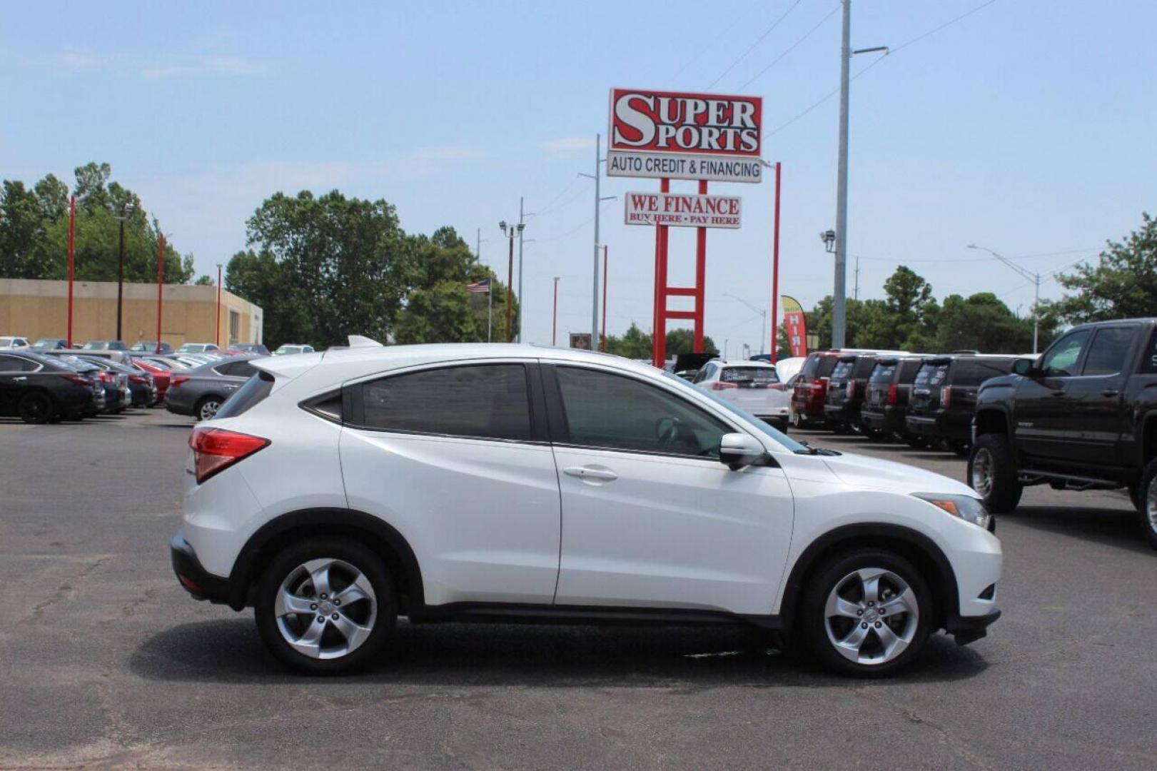 2016 White Honda HR-V EX 2WD CVT (3CZRU5H54GM) with an 1.8L L4 DOHC 16V engine, Continuously Variable Transmission transmission, located at 4301 NW 39th , Oklahoma City, OK, 73112, (405) 949-5600, 35.512135, -97.598671 - Photo#3