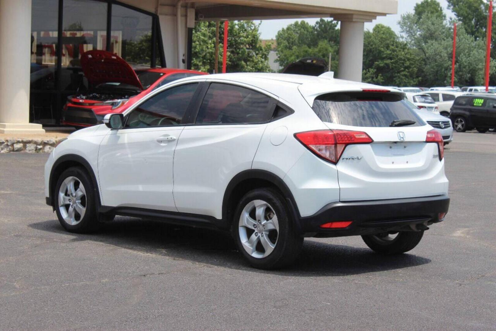 2016 White Honda HR-V EX 2WD CVT (3CZRU5H54GM) with an 1.8L L4 DOHC 16V engine, Continuously Variable Transmission transmission, located at 4301 NW 39th , Oklahoma City, OK, 73112, (405) 949-5600, 35.512135, -97.598671 - Photo#5