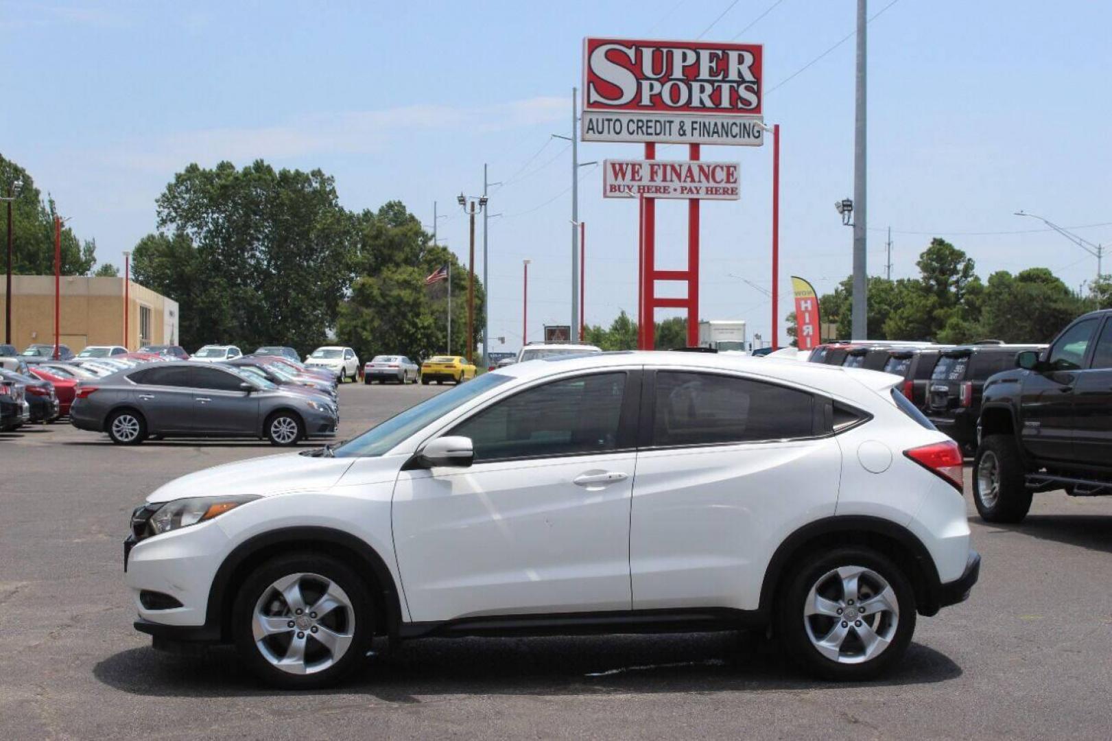 2016 White Honda HR-V EX 2WD CVT (3CZRU5H54GM) with an 1.8L L4 DOHC 16V engine, Continuously Variable Transmission transmission, located at 4301 NW 39th , Oklahoma City, OK, 73112, (405) 949-5600, 35.512135, -97.598671 - Photo#6