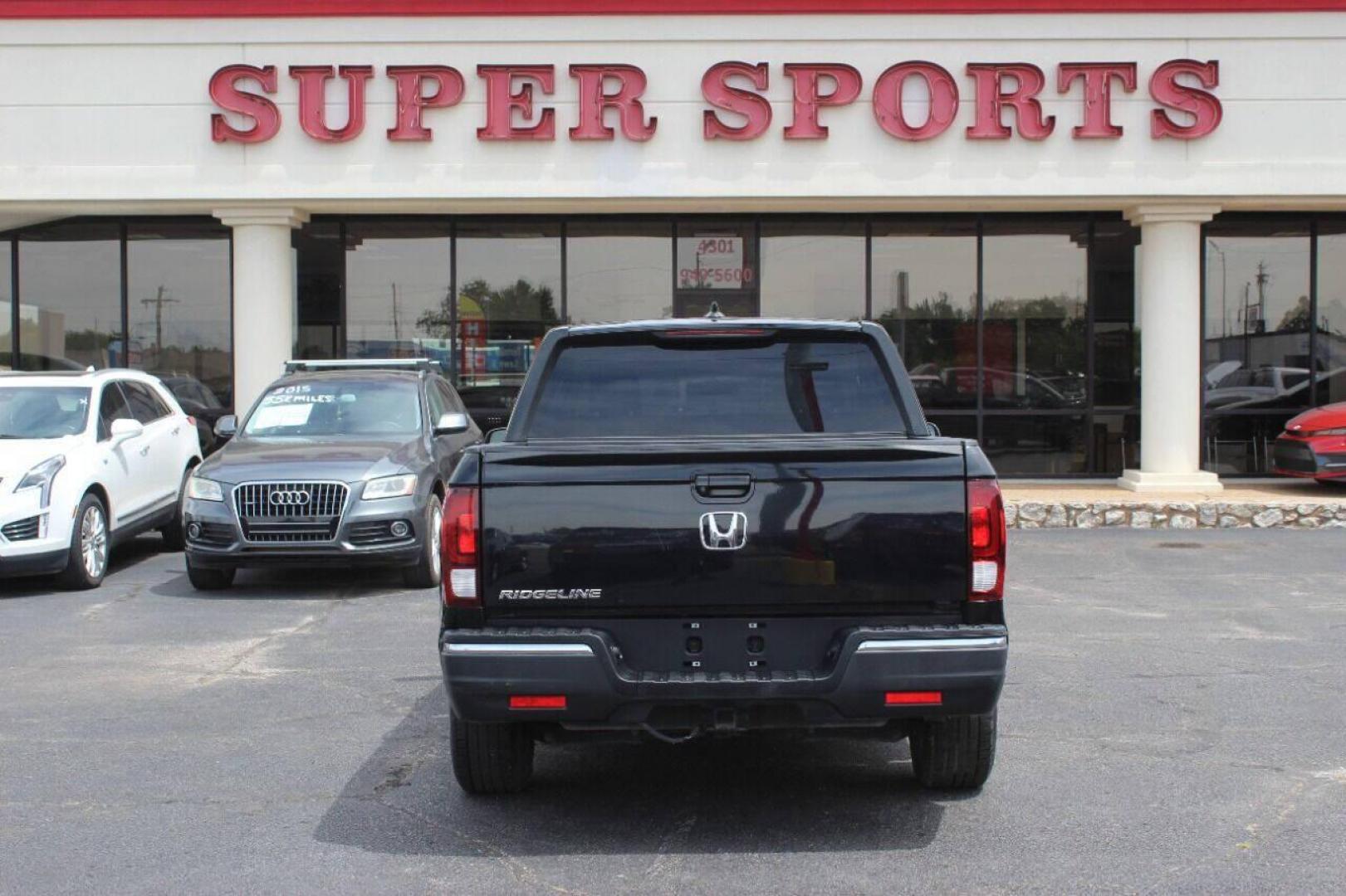 2017 Black Honda Ridgeline RTL-T (5FPYK2F61HB) with an 3.5L V6 SOHC 24V engine, 6A transmission, located at 4301 NW 39th , Oklahoma City, OK, 73112, (405) 949-5600, 35.512135, -97.598671 - NO DRIVERS LICENCE NO-FULL COVERAGE INSURANCE-NO CREDIT CHECK. COME ON OVER TO SUPERSPORTS AND TAKE A LOOK AND TEST DRIVE. PLEASE GIVE US A CALL AT (405) 949-5600. NO LICENSIA DE MANEJAR- NO SEGURO DE COBERTURA TOTAL- NO VERIFICACCION DE CREDITO. POR FAVOR VENGAN A SUPERSPORTS, ECHE UN - Photo#4