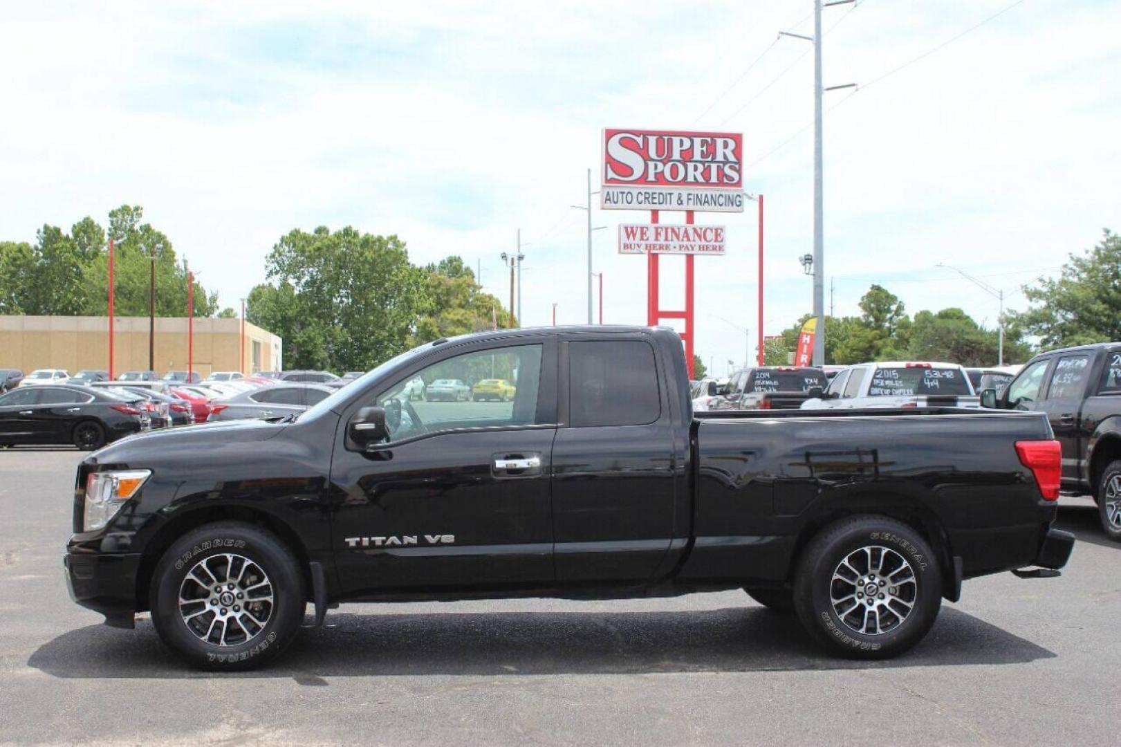 2020 Black Nissan Titan SV King Cab 2WD (1N6AA1CF3LN) with an 5.6L V8 DOHC 32V engine, 9A transmission, located at 4301 NW 39th , Oklahoma City, OK, 73112, (405) 949-5600, 35.512135, -97.598671 - NO DRIVERS LICENCE NO-FULL COVERAGE INSURANCE-NO CREDIT CHECK. COME ON OVER TO SUPERSPORTS AND TAKE A LOOK AND TEST DRIVE. PLEASE GIVE US A CALL AT (405) 949-5600. NO LICENSIA DE MANEJAR- NO SEGURO DE COBERTURA TOTAL- NO VERIFICACCION DE CREDITO. POR FAVOR VENGAN A SUPERSPORTS, ECHE UN - Photo#4