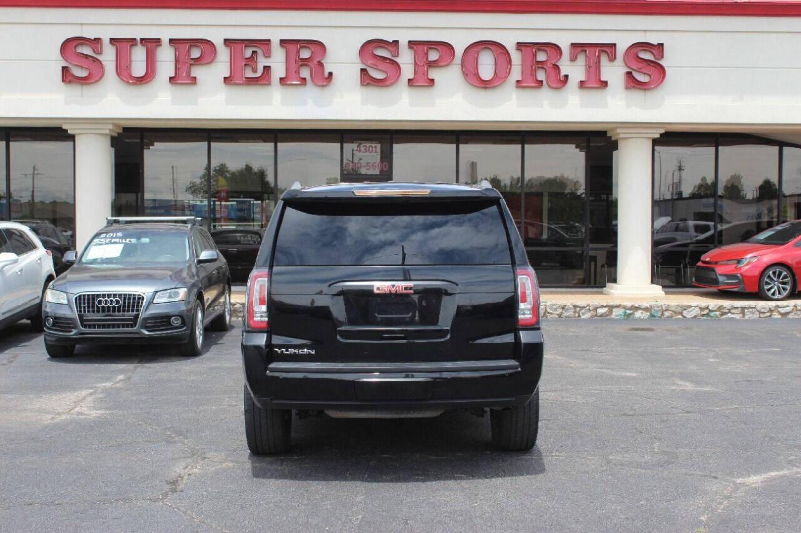 2017 Black GMC Yukon SLT 4WD (1GKS2BKC4HR) with an 5.3L V8 OHV 16V FFV engine, 6A transmission, located at 4301 NW 39th , Oklahoma City, OK, 73112, (405) 949-5600, 35.512135, -97.598671 - NO DRIVERS LICENCE NO-FULL COVERAGE INSURANCE-NO CREDIT CHECK. COME ON OVER TO SUPERSPORTS AND TAKE A LOOK AND TEST DRIVE. PLEASE GIVE US A CALL AT (405) 949-5600. NO LICENSIA DE MANEJAR- NO SEGURO DE COBERTURA TOTAL- NO VERIFICACCION DE CREDITO. POR FAVOR VENGAN A SUPERSPORTS, ECHE UN - Photo#4