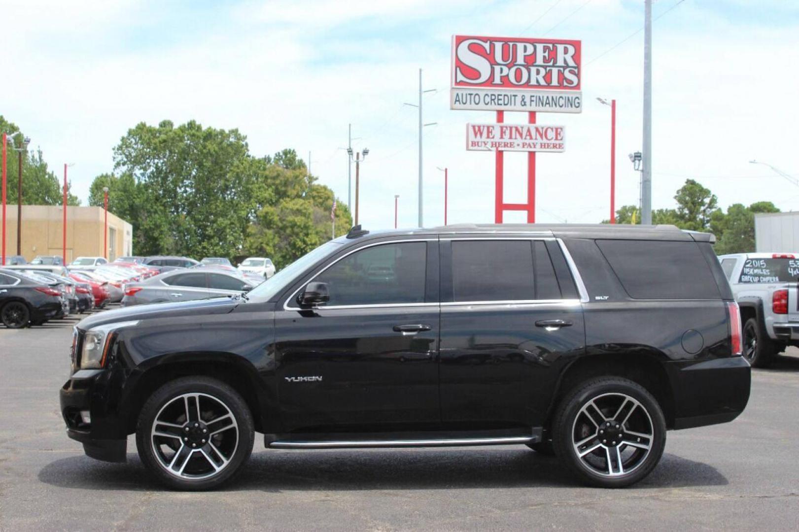 2017 Black GMC Yukon SLT 4WD (1GKS2BKC4HR) with an 5.3L V8 OHV 16V FFV engine, 6A transmission, located at 4301 NW 39th , Oklahoma City, OK, 73112, (405) 949-5600, 35.512135, -97.598671 - NO DRIVERS LICENCE NO-FULL COVERAGE INSURANCE-NO CREDIT CHECK. COME ON OVER TO SUPERSPORTS AND TAKE A LOOK AND TEST DRIVE. PLEASE GIVE US A CALL AT (405) 949-5600. NO LICENSIA DE MANEJAR- NO SEGURO DE COBERTURA TOTAL- NO VERIFICACCION DE CREDITO. POR FAVOR VENGAN A SUPERSPORTS, ECHE UN - Photo#6