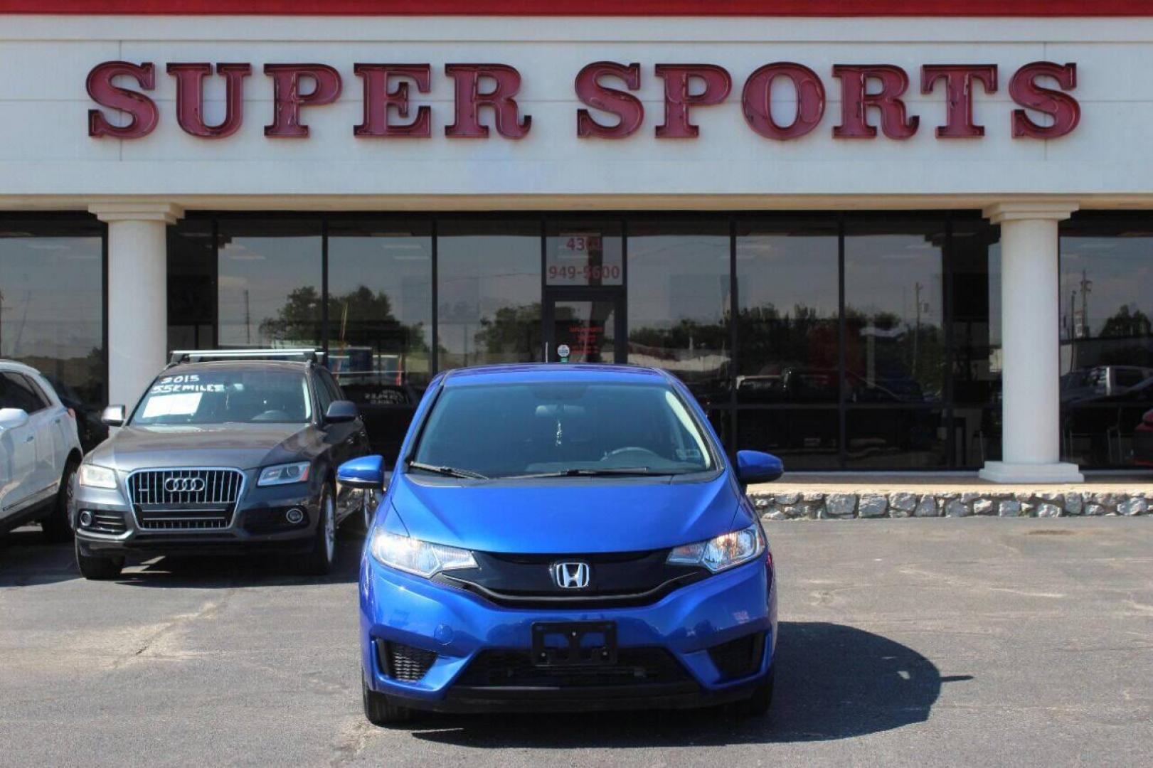 2015 Blue Honda Fit LX CVT (3HGGK5H5XFM) with an 1.5L L4 SOHC 16V engine, Continuously Variable Transmission transmission, located at 4301 NW 39th , Oklahoma City, OK, 73112, (405) 949-5600, 35.512135, -97.598671 - NO DRIVERS LICENCE NO-FULL COVERAGE INSURANCE-NO CREDIT CHECK. COME ON OVER TO SUPERSPORTS AND TAKE A LOOK AND TEST DRIVE. PLEASE GIVE US A CALL AT (405) 949-5600. NO LICENSIA DE MANEJAR- NO SEGURO DE COBERTURA TOTAL- NO VERIFICACCION DE CREDITO. POR FAVOR VENGAN A SUPERSPORTS, ECHE UN - Photo#2