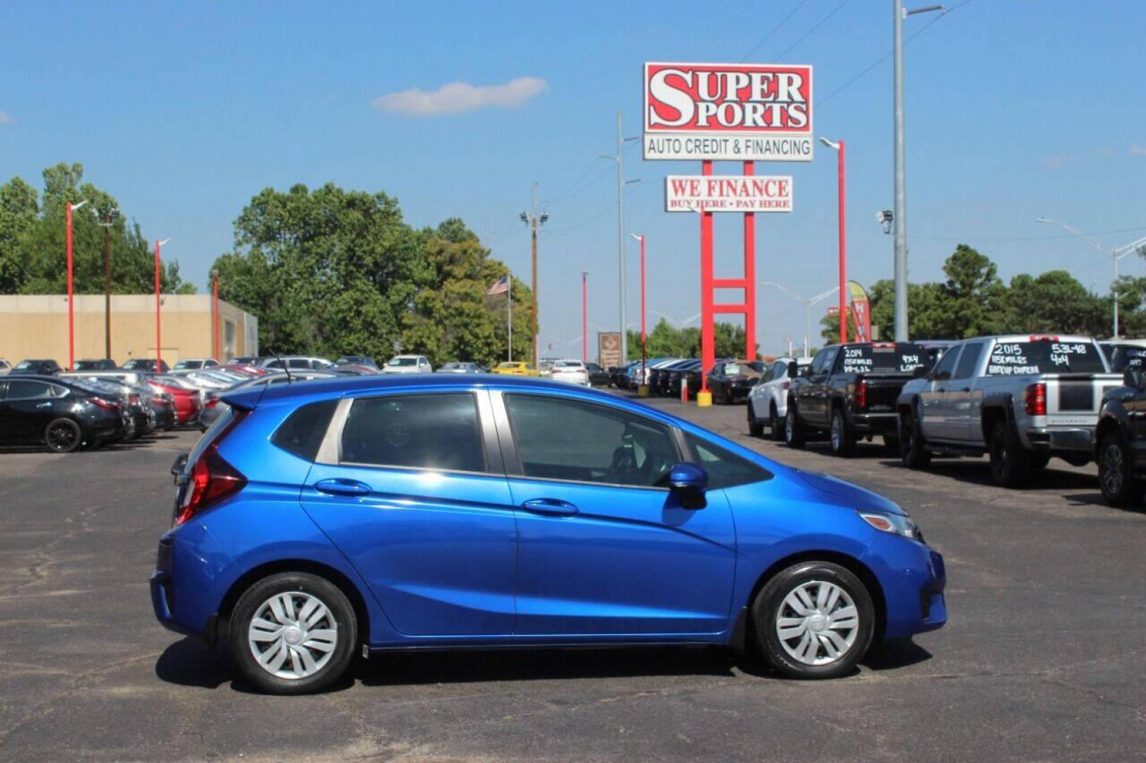 2015 Blue Honda Fit LX CVT (3HGGK5H5XFM) with an 1.5L L4 SOHC 16V engine, Continuously Variable Transmission transmission, located at 4301 NW 39th , Oklahoma City, OK, 73112, (405) 949-5600, 35.512135, -97.598671 - NO DRIVERS LICENCE NO-FULL COVERAGE INSURANCE-NO CREDIT CHECK. COME ON OVER TO SUPERSPORTS AND TAKE A LOOK AND TEST DRIVE. PLEASE GIVE US A CALL AT (405) 949-5600. NO LICENSIA DE MANEJAR- NO SEGURO DE COBERTURA TOTAL- NO VERIFICACCION DE CREDITO. POR FAVOR VENGAN A SUPERSPORTS, ECHE UN - Photo#3