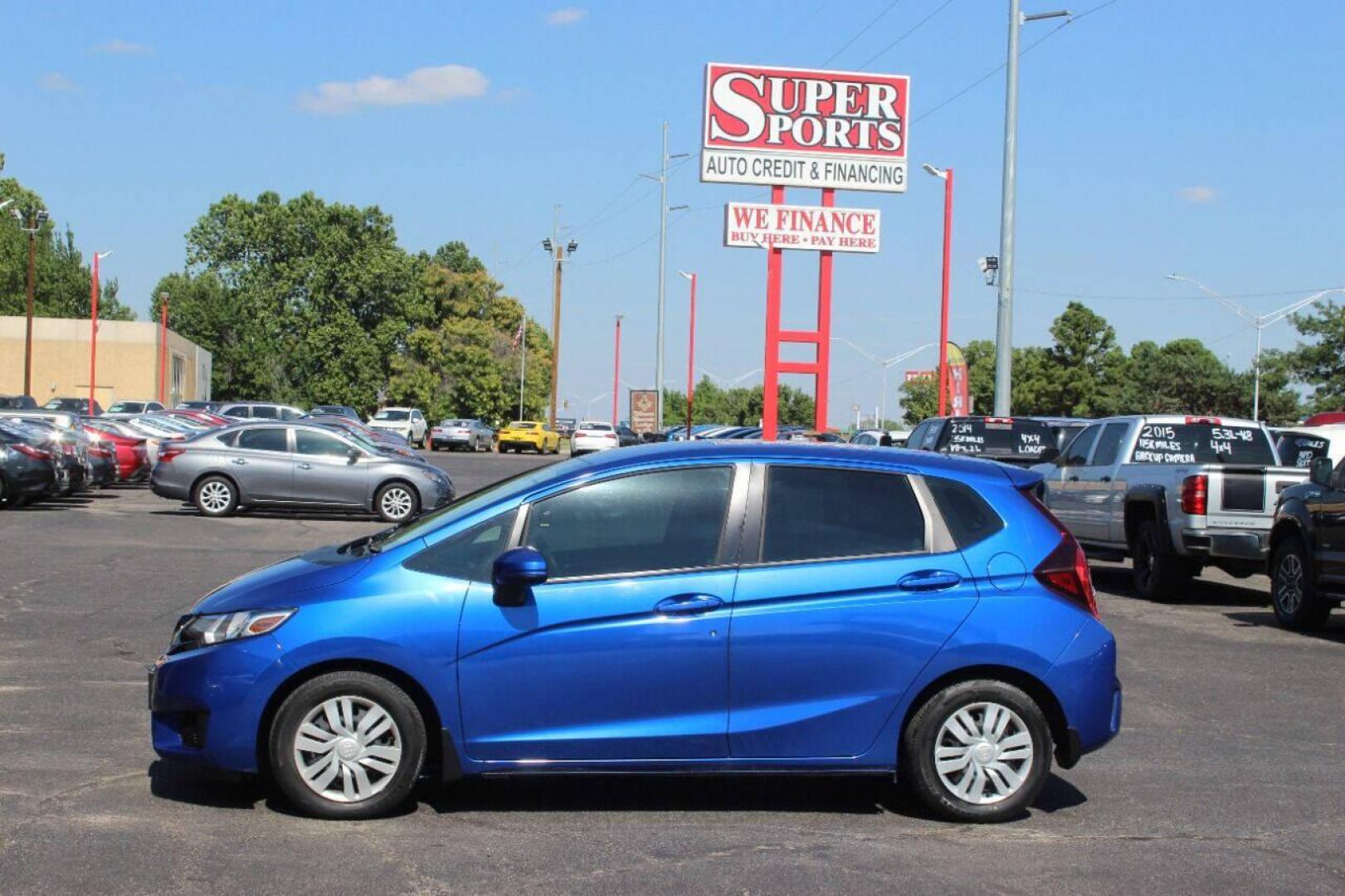 2015 Blue Honda Fit LX CVT (3HGGK5H5XFM) with an 1.5L L4 SOHC 16V engine, Continuously Variable Transmission transmission, located at 4301 NW 39th , Oklahoma City, OK, 73112, (405) 949-5600, 35.512135, -97.598671 - NO DRIVERS LICENCE NO-FULL COVERAGE INSURANCE-NO CREDIT CHECK. COME ON OVER TO SUPERSPORTS AND TAKE A LOOK AND TEST DRIVE. PLEASE GIVE US A CALL AT (405) 949-5600. NO LICENSIA DE MANEJAR- NO SEGURO DE COBERTURA TOTAL- NO VERIFICACCION DE CREDITO. POR FAVOR VENGAN A SUPERSPORTS, ECHE UN - Photo#6