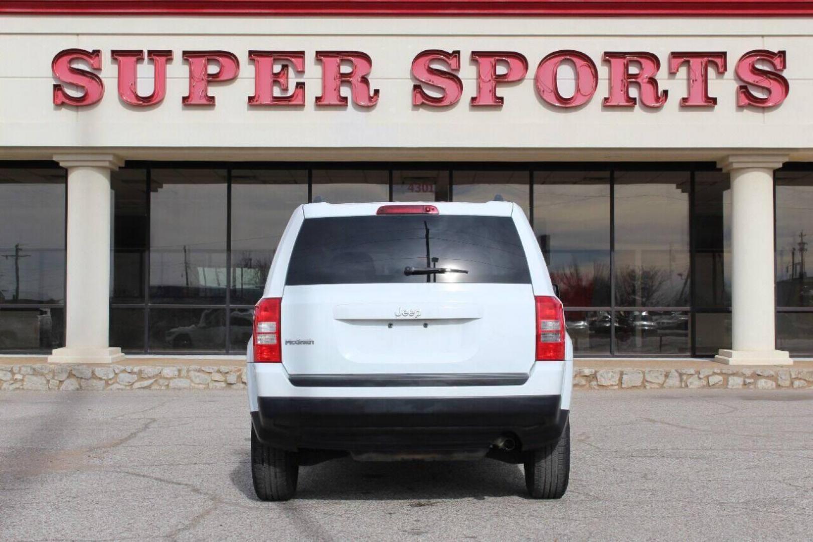 2014 White Jeep Patriot Sport 2WD (1C4NJPBB7ED) with an 2.4L L4 DOHC 16V engine, Automatic 6-Speed transmission, located at 4301 NW 39th , Oklahoma City, OK, 73112, (405) 949-5600, 35.512135, -97.598671 - NO DRIVERS LICENCE NO-FULL COVERAGE INSURANCE-NO CREDIT CHECK. COME ON OVER TO SUPERSPORTS AND TAKE A LOOK AND TEST DRIVE. PLEASE GIVE US A CALL AT (405) 949-5600. NO LICENSIA DE MANEJAR- NO SEGURO DE COBERTURA TOTAL- NO VERIFICACCION DE CREDITO. POR FAVOR VENGAN A SUPERSPORTS, ECHE UN - Photo#4