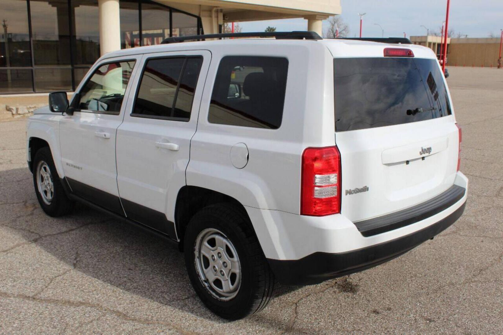 2014 White Jeep Patriot Sport 2WD (1C4NJPBB7ED) with an 2.4L L4 DOHC 16V engine, Automatic 6-Speed transmission, located at 4301 NW 39th , Oklahoma City, OK, 73112, (405) 949-5600, 35.512135, -97.598671 - NO DRIVERS LICENCE NO-FULL COVERAGE INSURANCE-NO CREDIT CHECK. COME ON OVER TO SUPERSPORTS AND TAKE A LOOK AND TEST DRIVE. PLEASE GIVE US A CALL AT (405) 949-5600. NO LICENSIA DE MANEJAR- NO SEGURO DE COBERTURA TOTAL- NO VERIFICACCION DE CREDITO. POR FAVOR VENGAN A SUPERSPORTS, ECHE UN - Photo#5