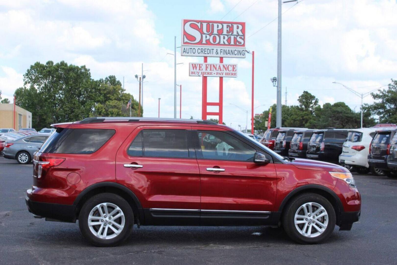 2015 Burgundy Ford Explorer XLT FWD (1FM5K7D89FG) with an 3.5L V6 DOHC 24V engine, 6-Speed Automatic transmission, located at 4301 NW 39th , Oklahoma City, OK, 73112, (405) 949-5600, 35.512135, -97.598671 - NO DRIVERS LICENCE NO-FULL COVERAGE INSURANCE-NO CREDIT CHECK. COME ON OVER TO SUPERSPORTS AND TAKE A LOOK AND TEST DRIVE. PLEASE GIVE US A CALL AT (405) 949-5600. NO LICENSIA DE MANEJAR- NO SEGURO DE COBERTURA TOTAL- NO VERIFICACCION DE CREDITO. POR FAVOR VENGAN A SUPERSPORTS, ECHE UN - Photo#3