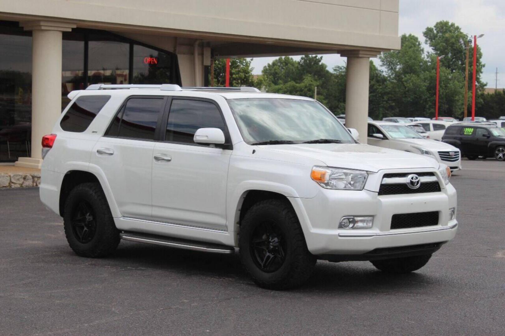 2013 White Toyota 4Runner SR5 2WD (JTEZU5JR6D5) with an 4.0L V6 DOHC 24V engine, 5-Speed Automatic transmission, located at 4301 NW 39th , Oklahoma City, OK, 73112, (405) 949-5600, 35.512135, -97.598671 - Photo#0