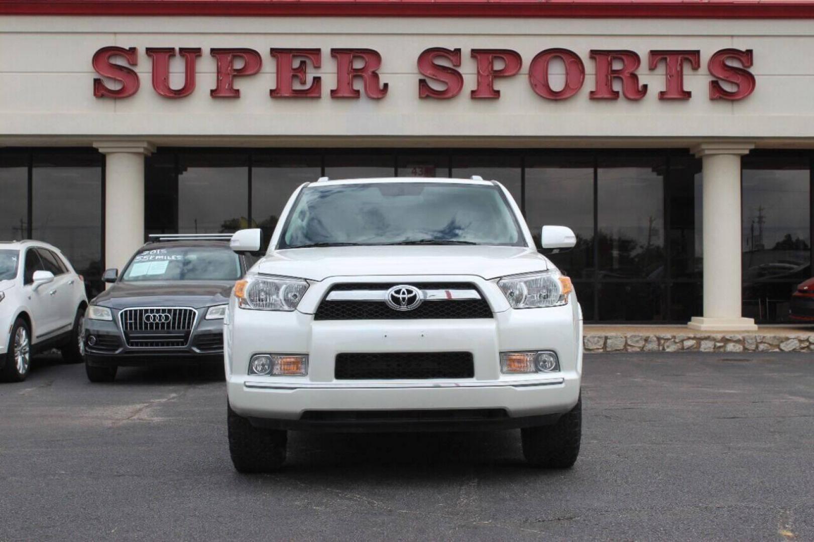 2013 White Toyota 4Runner SR5 2WD (JTEZU5JR6D5) with an 4.0L V6 DOHC 24V engine, 5-Speed Automatic transmission, located at 4301 NW 39th , Oklahoma City, OK, 73112, (405) 949-5600, 35.512135, -97.598671 - Photo#2