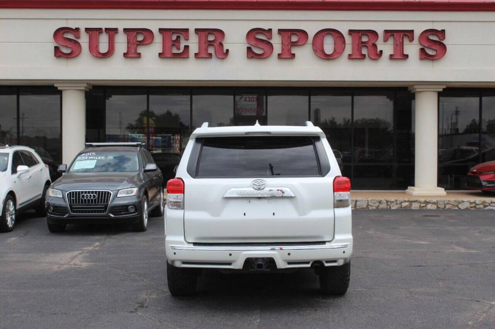 2013 White Toyota 4Runner SR5 2WD (JTEZU5JR6D5) with an 4.0L V6 DOHC 24V engine, 5-Speed Automatic transmission, located at 4301 NW 39th , Oklahoma City, OK, 73112, (405) 949-5600, 35.512135, -97.598671 - Photo#4