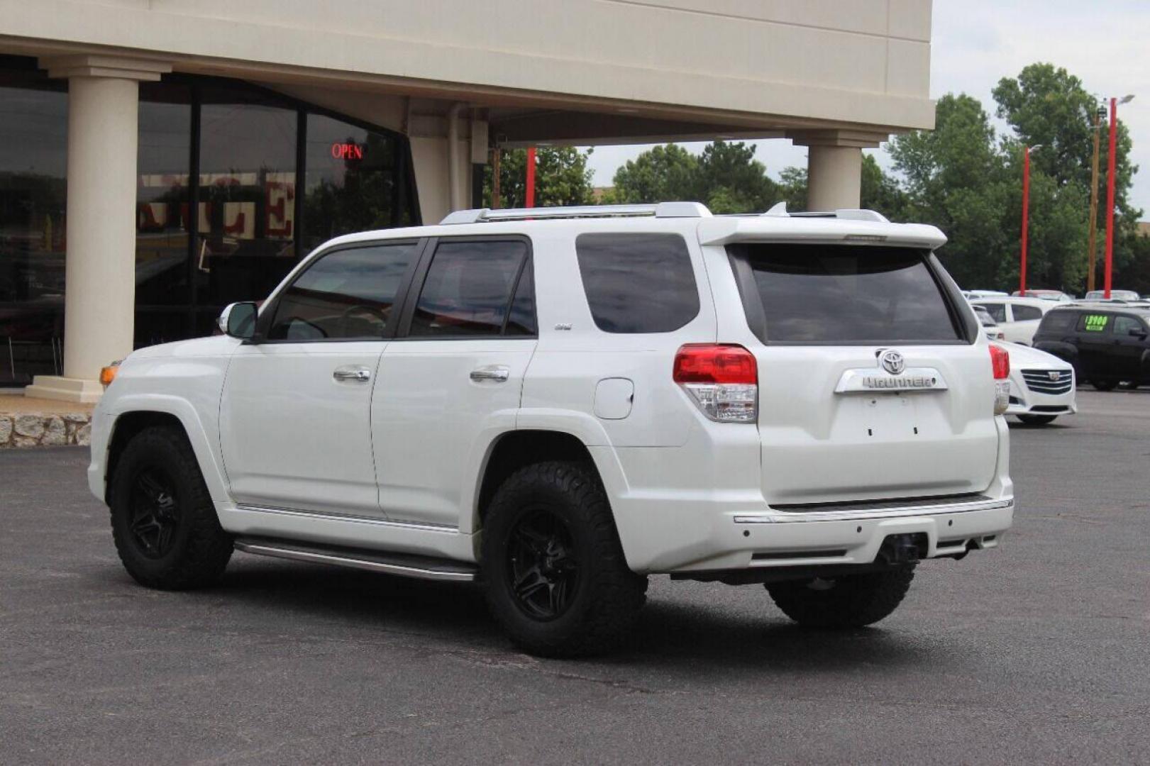 2013 White Toyota 4Runner SR5 2WD (JTEZU5JR6D5) with an 4.0L V6 DOHC 24V engine, 5-Speed Automatic transmission, located at 4301 NW 39th , Oklahoma City, OK, 73112, (405) 949-5600, 35.512135, -97.598671 - Photo#5