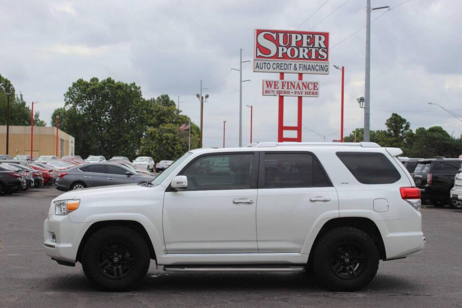 2013 White Toyota 4Runner SR5 2WD (JTEZU5JR6D5) with an 4.0L V6 DOHC 24V engine, 5-Speed Automatic transmission, located at 4301 NW 39th , Oklahoma City, OK, 73112, (405) 949-5600, 35.512135, -97.598671 - Photo#6