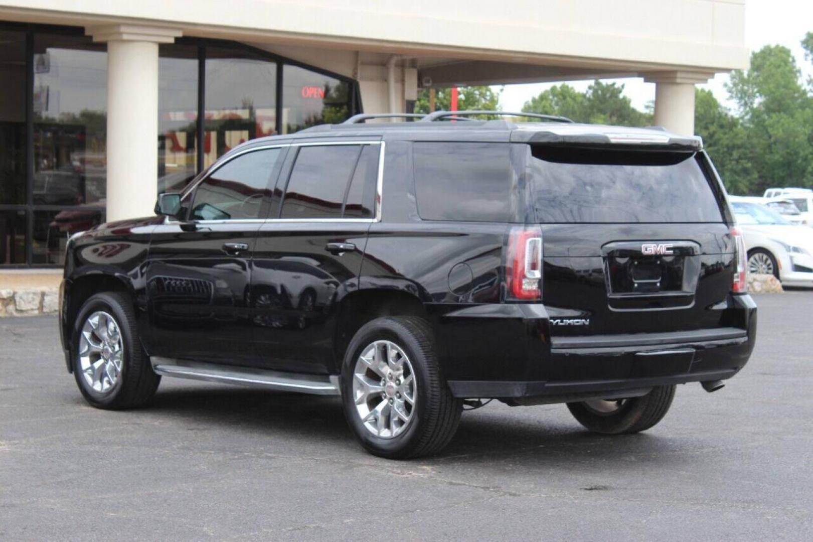 2015 Black GMC Yukon SLT 2WD (1GKS1BKCXFR) with an 5.3L V8 OHV 16V engine, 6-Speed Automatic transmission, located at 4301 NW 39th , Oklahoma City, OK, 73112, (405) 949-5600, 35.512135, -97.598671 - NO DRIVERS LICENCE NO-FULL COVERAGE INSURANCE-NO CREDIT CHECK. COME ON OVER TO SUPERSPORTS AND TAKE A LOOK AND TEST DRIVE. PLEASE GIVE US A CALL AT (405) 949-5600. NO LICENSIA DE MANEJAR- NO SEGURO DE COBERTURA TOTAL- NO VERIFICACCION DE CREDITO. POR FAVOR VENGAN A SUPERSPORTS, ECHE UN - Photo#5