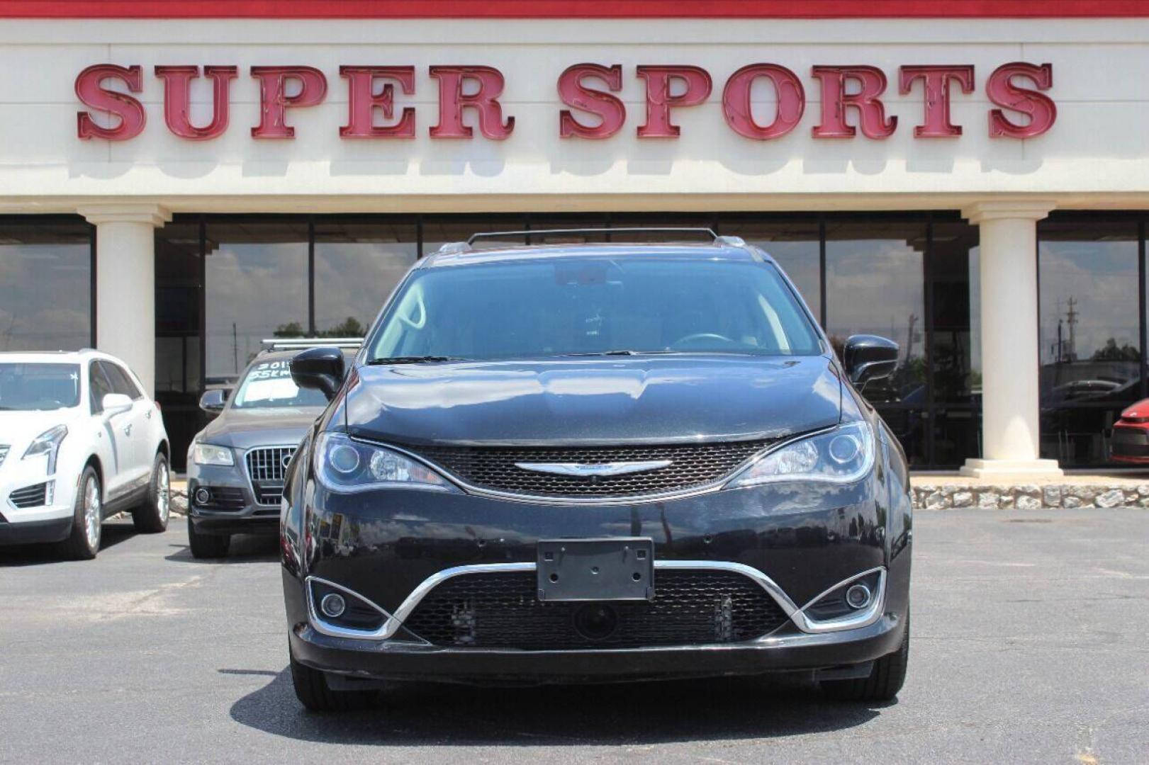 2018 Black Chrysler Pacifica Touring-L Plus (2C4RC1EG5JR) with an 3.6L V6 DOHC 24V engine, 9A transmission, located at 4301 NW 39th , Oklahoma City, OK, 73112, (405) 949-5600, 35.512135, -97.598671 - NO DRIVERS LICENCE NO-FULL COVERAGE INSURANCE-NO CREDIT CHECK. COME ON OVER TO SUPERSPORTS AND TAKE A LOOK AND TEST DRIVE. PLEASE GIVE US A CALL AT (405) 949-5600. NO LICENSIA DE MANEJAR- NO SEGURO DE COBERTURA TOTAL- NO VERIFICACCION DE CREDITO. POR FAVOR VENGAN A SUPERSPORTS, ECHE UN - Photo#0