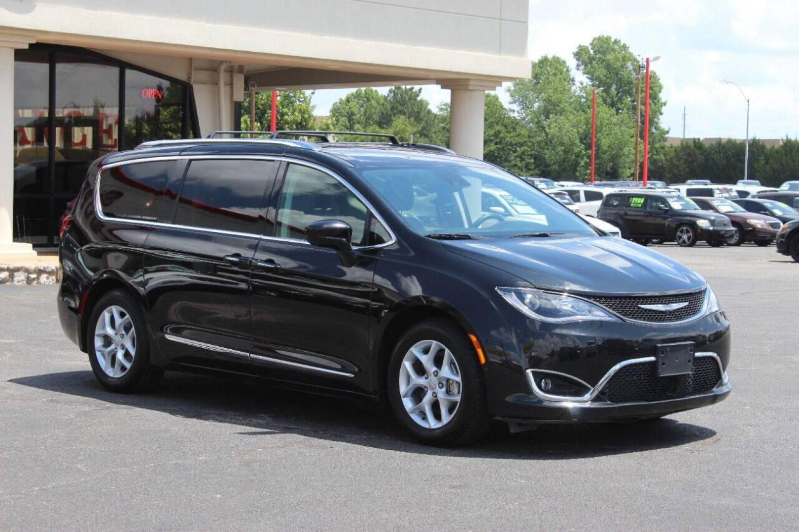 2018 Black Chrysler Pacifica Touring-L Plus (2C4RC1EG5JR) with an 3.6L V6 DOHC 24V engine, 9A transmission, located at 4301 NW 39th , Oklahoma City, OK, 73112, (405) 949-5600, 35.512135, -97.598671 - NO DRIVERS LICENCE NO-FULL COVERAGE INSURANCE-NO CREDIT CHECK. COME ON OVER TO SUPERSPORTS AND TAKE A LOOK AND TEST DRIVE. PLEASE GIVE US A CALL AT (405) 949-5600. NO LICENSIA DE MANEJAR- NO SEGURO DE COBERTURA TOTAL- NO VERIFICACCION DE CREDITO. POR FAVOR VENGAN A SUPERSPORTS, ECHE UN - Photo#2