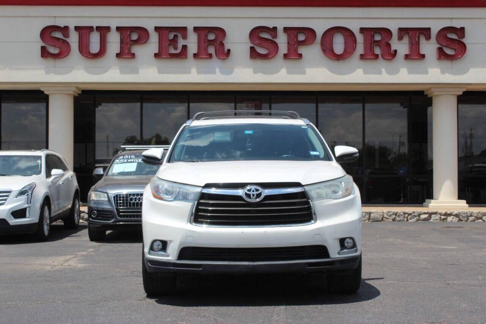 2014 White Toyota Highlander Limited FWD V6 (5TDYKRFH8ES) with an 3.5L V6 DOHC 24V engine, 6-Speed Automatic transmission, located at 4301 NW 39th , Oklahoma City, OK, 73112, (405) 949-5600, 35.512135, -97.598671 - NO DRIVERS LICENCE NO-FULL COVERAGE INSURANCE-NO CREDIT CHECK. COME ON OVER TO SUPERSPORTS AND TAKE A LOOK AND TEST DRIVE PLEASE GIVE US A CALL AT (405) 949-5600. NO LICENSIA DE MANEJAR- NO SEGURO DE COBERTURA TOTAL- NO VERIFICACCION DE CREDITO. POR FAVOR VENGAN A SUPERSPORTS, ECHE UN VI - Photo#0