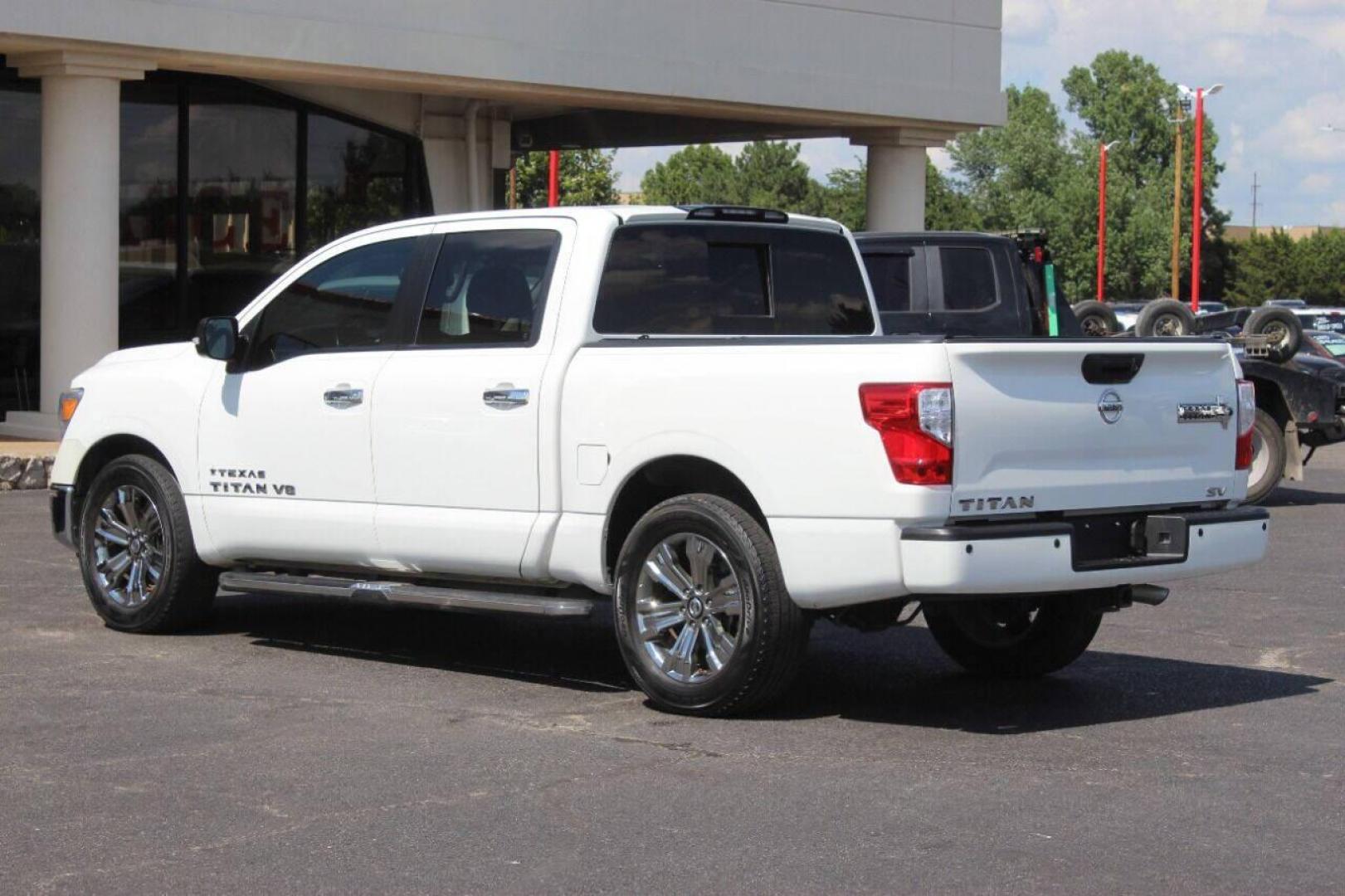 2018 White Nissan Titan Platinum Reserve Crew Cab 2WD (1N6AA1E68JN) with an 5.6L V8 DOHC 32V engine, 6A transmission, located at 4301 NW 39th , Oklahoma City, OK, 73112, (405) 949-5600, 35.512135, -97.598671 - NO DRIVERS LICENCE NO-FULL COVERAGE INSURANCE-NO CREDIT CHECK. COME ON OVER TO SUPERSPORTS AND TAKE A LOOK AND TEST DRIVE. PLEASE GIVE US A CALL AT (405) 949-5600. NO LICENSIA DE MANEJAR- NO SEGURO DE COBERTURA TOTAL- NO VERIFICACCION DE CREDITO. POR FAVOR VENGAN A SUPERSPORTS, ECHE UN - Photo#5