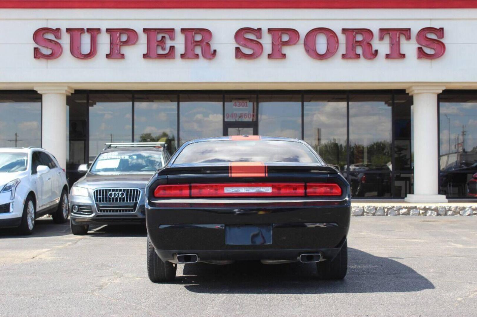 2014 Black Dodge Challenger R/T (2C3CDYBT8EH) with an 5.7L V8 OHV 16V engine, Automatic 5-Speed transmission, located at 4301 NW 39th , Oklahoma City, OK, 73112, (405) 949-5600, 35.512135, -97.598671 - NO DRIVERS LICENCE NO-FULL COVERAGE INSURANCE-NO CREDIT CHECK. COME ON OVER TO SUPERSPORTS AND TAKE A LOOK AND TEST DRIVE. PLEASE GIVE US A CALL AT (405) 949-5600. NO LICENSIA DE MANEJAR- NO SEGURO DE COBERTURA TOTAL- NO VERIFICACCION DE CREDITO. POR FAVOR VENGAN A SUPERSPORTS, ECHE UN - Photo#4