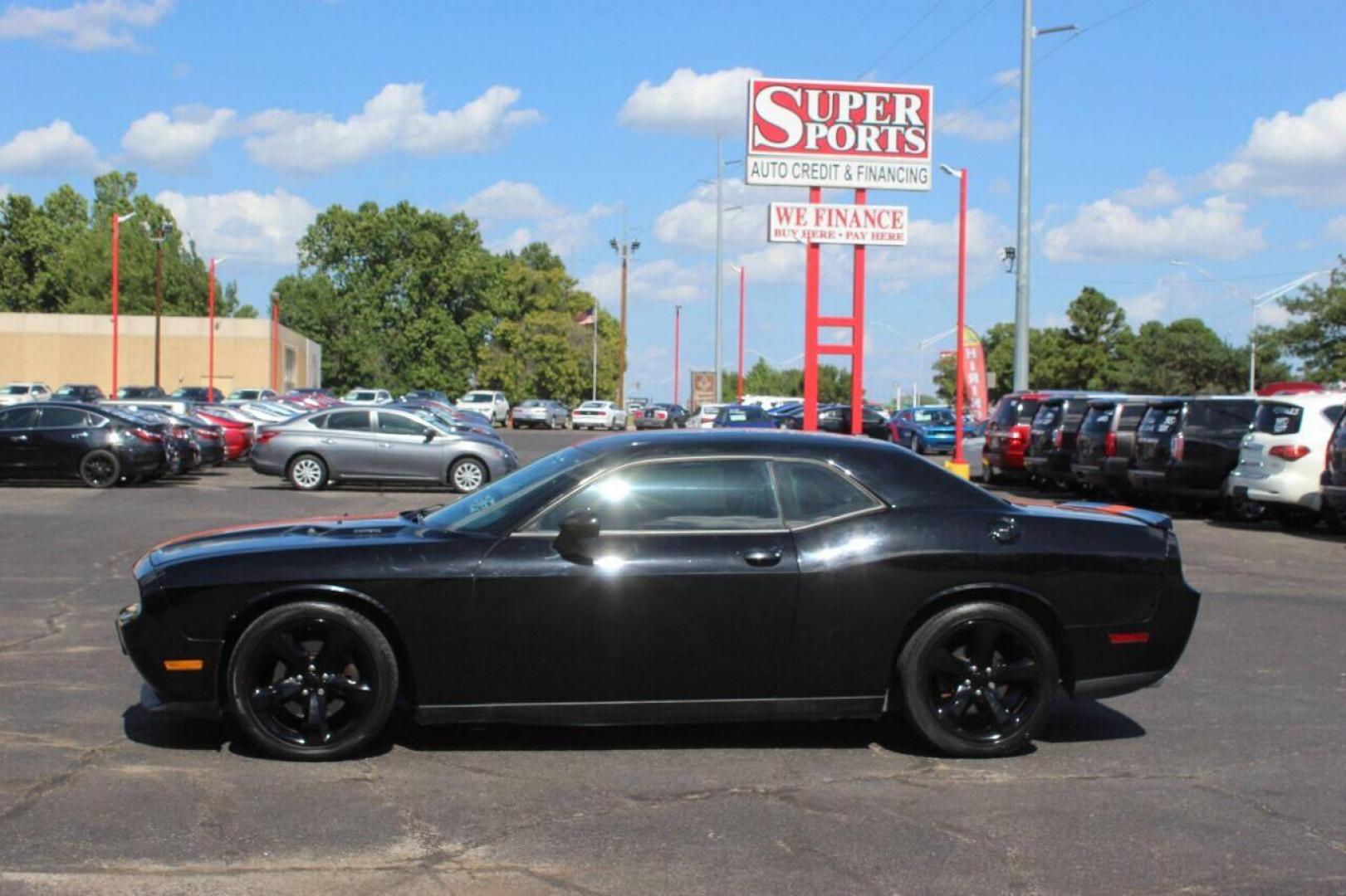 2014 Black Dodge Challenger R/T (2C3CDYBT8EH) with an 5.7L V8 OHV 16V engine, Automatic 5-Speed transmission, located at 4301 NW 39th , Oklahoma City, OK, 73112, (405) 949-5600, 35.512135, -97.598671 - NO DRIVERS LICENCE NO-FULL COVERAGE INSURANCE-NO CREDIT CHECK. COME ON OVER TO SUPERSPORTS AND TAKE A LOOK AND TEST DRIVE. PLEASE GIVE US A CALL AT (405) 949-5600. NO LICENSIA DE MANEJAR- NO SEGURO DE COBERTURA TOTAL- NO VERIFICACCION DE CREDITO. POR FAVOR VENGAN A SUPERSPORTS, ECHE UN - Photo#6