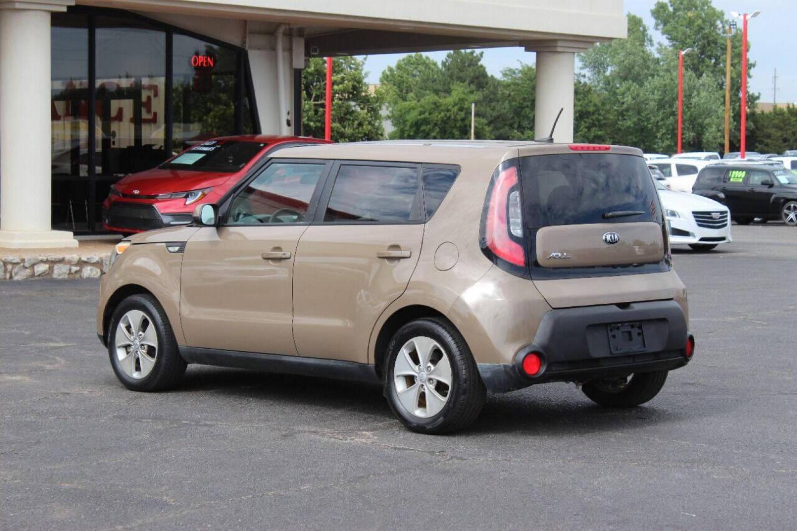 2014 Tan Kia Soul Base (KNDJN2A28E7) with an 1.6L L4 DOHC 16V engine, Automatic 6-Speed transmission, located at 4301 NW 39th , Oklahoma City, OK, 73112, (405) 949-5600, 35.512135, -97.598671 - Photo#5