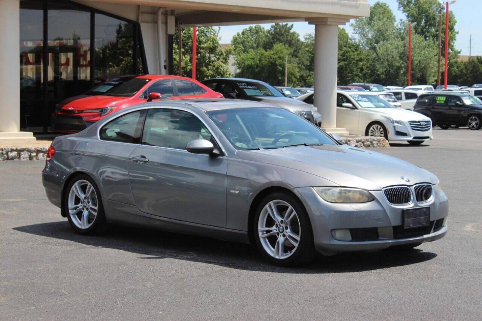 2009 Gray BMW 3-Series 328i Coupe (WBAWB33529P) with an 3.0L L6 DOHC 24V engine, Automatic 6-Speed transmission, located at 4301 NW 39th , Oklahoma City, OK, 73112, (405) 949-5600, 35.512135, -97.598671 - NO DRIVERS LICENCE NO-FULL COVERAGE INSURANCE-NO CREDIT CHECK. COME ON OVER TO SUPERSPORTS AND TAKE A LOOK AND TEST DRIVE PLEASE GIVE US A CALL AT (405) 949-5600. NO LICENSIA DE MANEJAR- NO SEGURO DE COBERTURA TOTAL- NO VERIFICACCION DE CREDITO. POR FAVOR VENGAN A SUPERSPORTS, ECHE UN V - Photo#0