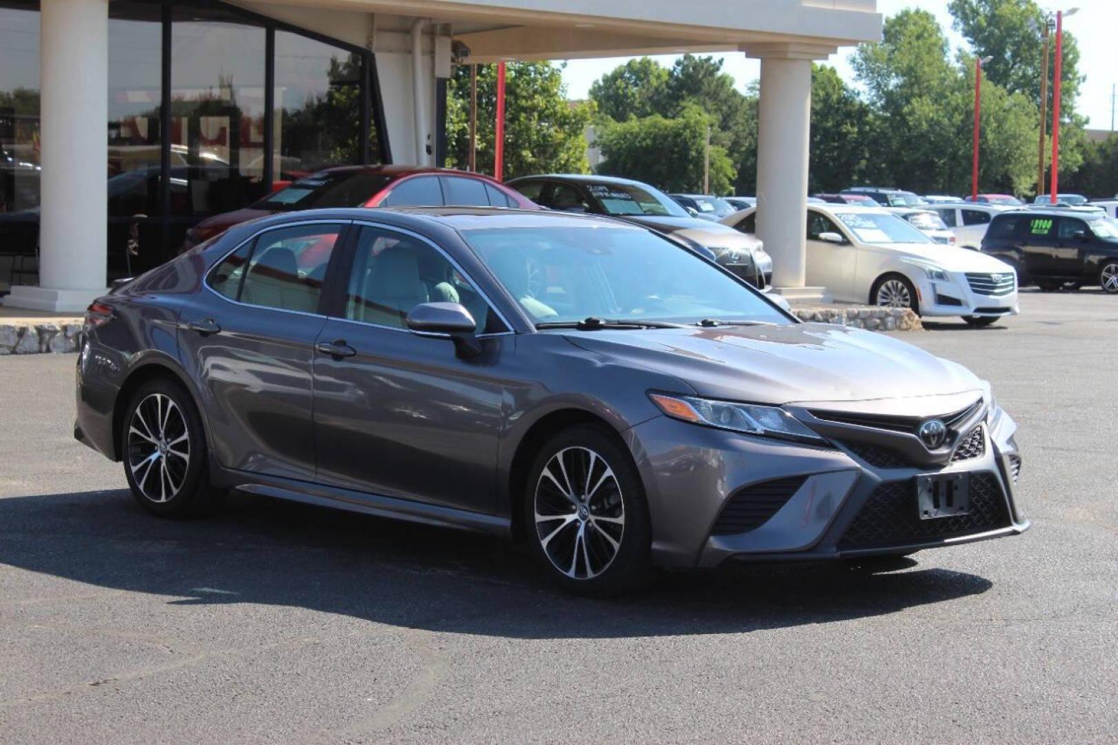 2018 Gray Toyota Camry LE (4T1B11HK1JU) with an 2.5L L4 DOHC 16V engine, 8A transmission, located at 4301 NW 39th , Oklahoma City, OK, 73112, (405) 949-5600, 35.512135, -97.598671 - NO DRIVERS LICENCE NO-FULL COVERAGE INSURANCE-NO CREDIT CHECK. COME ON OVER TO SUPER SPORTS AND TAKE A LOOK AND TEST DRIVE. PLEASE GIVE US A CALL AT (405) 949-5600. NO LICENSIA DE MANEJAR- NO SEGURO DE COBERTURA TOTAL- NO VERIFICACCION DE CREDITO. POR FAVOR VENGAN A SUPERSPORTS, ECHE UN - Photo#0