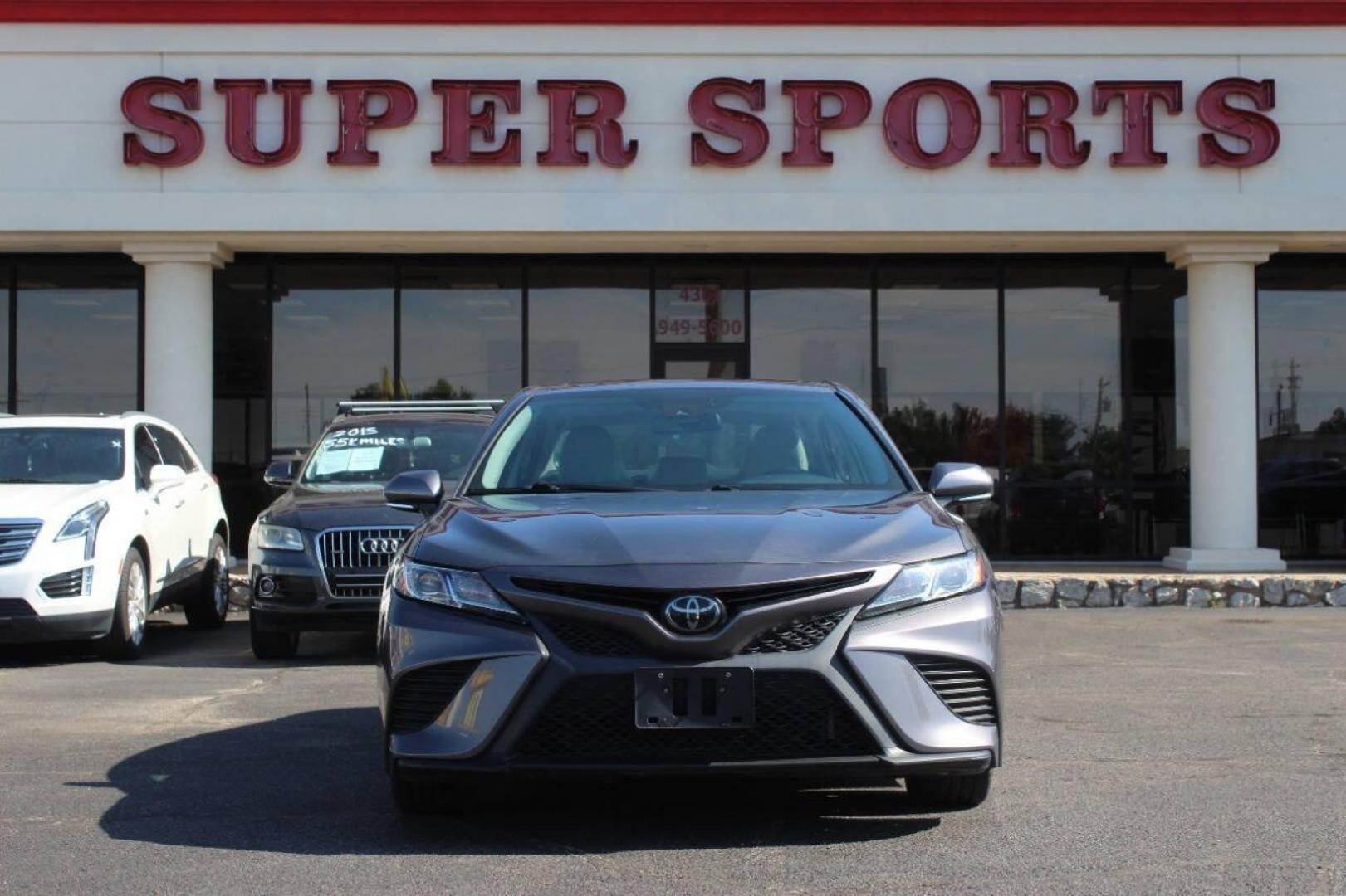 2018 Gray Toyota Camry LE (4T1B11HK1JU) with an 2.5L L4 DOHC 16V engine, 8A transmission, located at 4301 NW 39th , Oklahoma City, OK, 73112, (405) 949-5600, 35.512135, -97.598671 - NO DRIVERS LICENCE NO-FULL COVERAGE INSURANCE-NO CREDIT CHECK. COME ON OVER TO SUPER SPORTS AND TAKE A LOOK AND TEST DRIVE. PLEASE GIVE US A CALL AT (405) 949-5600. NO LICENSIA DE MANEJAR- NO SEGURO DE COBERTURA TOTAL- NO VERIFICACCION DE CREDITO. POR FAVOR VENGAN A SUPERSPORTS, ECHE UN - Photo#2