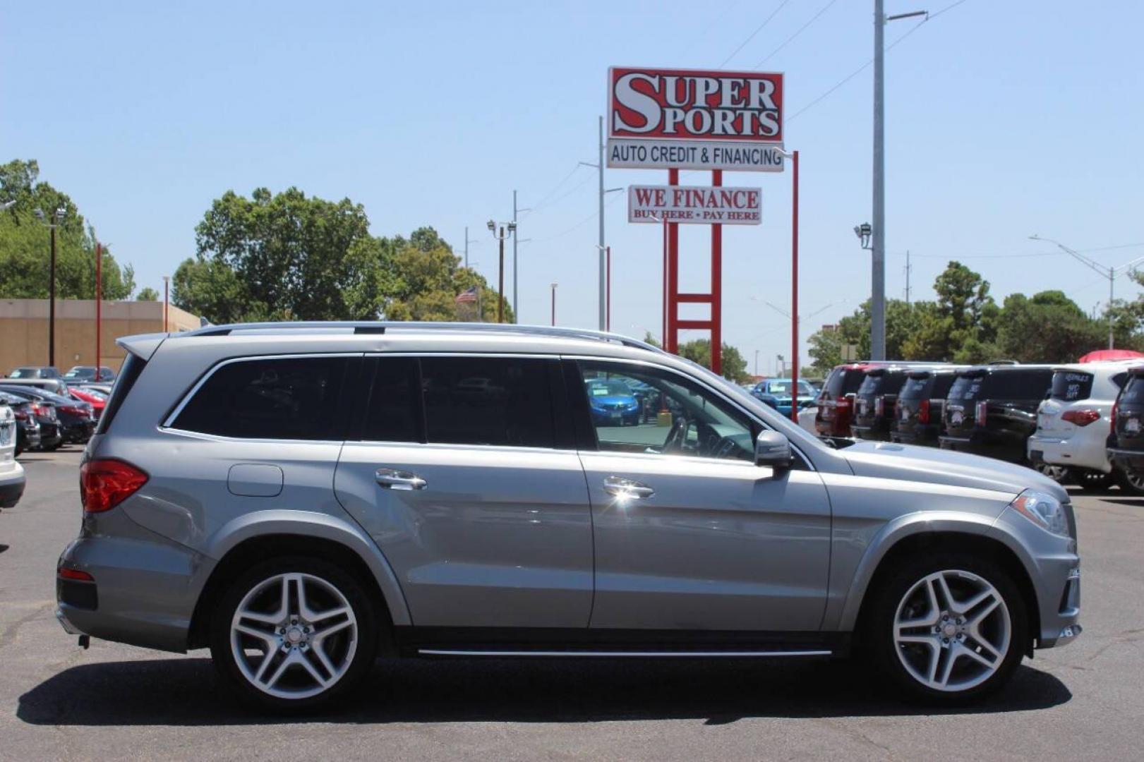 2015 Gray Mercedes-Benz GL-Class GL550 4MATIC (4JGDF7DE4FA) with an 4.7L V8 DOHC 32V engine, 7-Speed Automatic transmission, located at 4301 NW 39th , Oklahoma City, OK, 73112, (405) 949-5600, 35.512135, -97.598671 - Photo#3