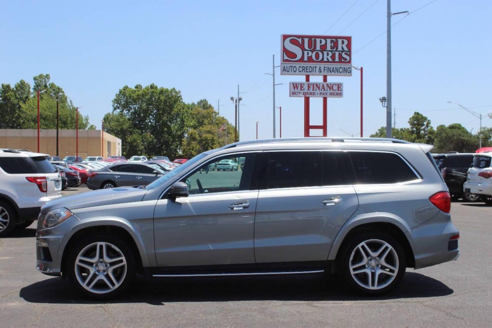 2015 Gray Mercedes-Benz GL-Class GL550 4MATIC (4JGDF7DE4FA) with an 4.7L V8 DOHC 32V engine, 7-Speed Automatic transmission, located at 4301 NW 39th , Oklahoma City, OK, 73112, (405) 949-5600, 35.512135, -97.598671 - Photo#6