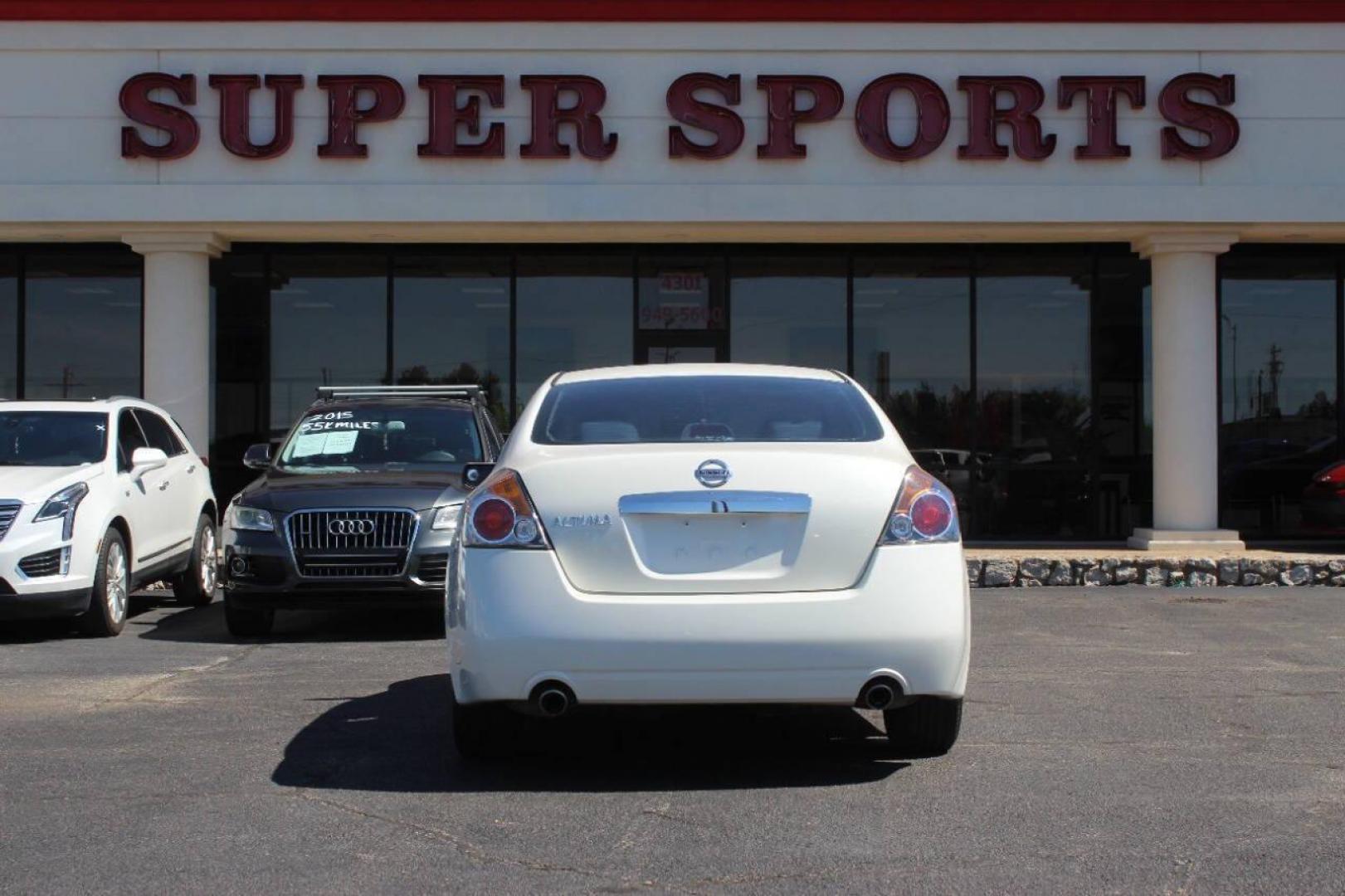 2012 White Nissan Altima 2.5 S (1N4AL2AP3CC) with an 2.5L L4 DOHC 16V engine, CVT transmission, located at 4301 NW 39th , Oklahoma City, OK, 73112, (405) 949-5600, 35.512135, -97.598671 - NO DRIVERS LICENCE NO-FULL COVERAGE INSURANCE-NO CREDIT CHECK. COME ON OVER TO SUPERSPORTS AND TAKE A LOOK AND TEST DRIVE PLEASE GIVE US A CALL AT (405) 949-5600. NO LICENSIA DE MANEJAR- NO SEGURO DE COBERTURA TOTAL- NO VERIFICACCION DE CREDITO. POR FAVOR VENGAN A SUPERSPORTS, ECHE UN VIS - Photo#4