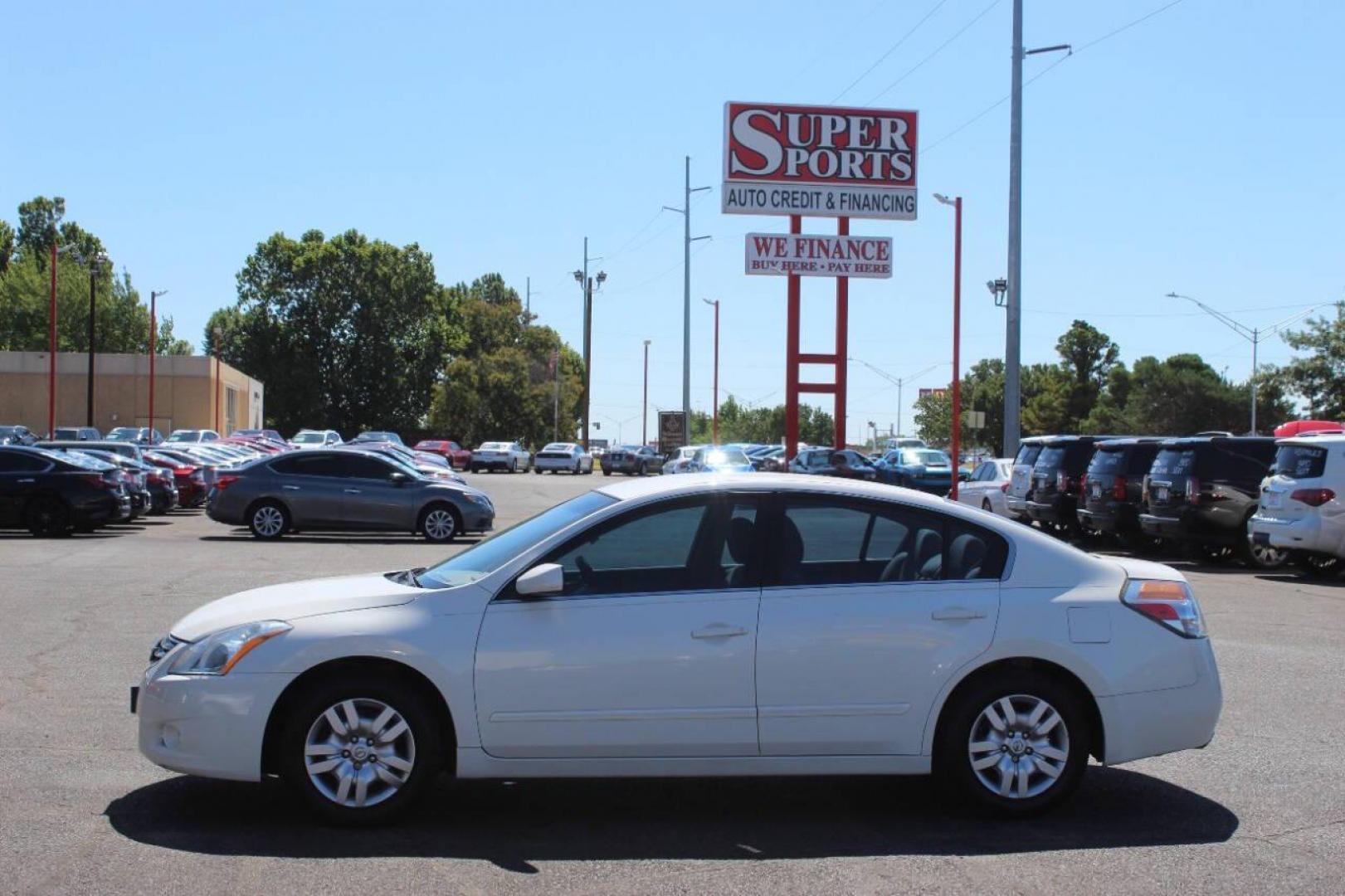 2012 White Nissan Altima 2.5 S (1N4AL2AP3CC) with an 2.5L L4 DOHC 16V engine, CVT transmission, located at 4301 NW 39th , Oklahoma City, OK, 73112, (405) 949-5600, 35.512135, -97.598671 - NO DRIVERS LICENCE NO-FULL COVERAGE INSURANCE-NO CREDIT CHECK. COME ON OVER TO SUPERSPORTS AND TAKE A LOOK AND TEST DRIVE PLEASE GIVE US A CALL AT (405) 949-5600. NO LICENSIA DE MANEJAR- NO SEGURO DE COBERTURA TOTAL- NO VERIFICACCION DE CREDITO. POR FAVOR VENGAN A SUPERSPORTS, ECHE UN VIS - Photo#6