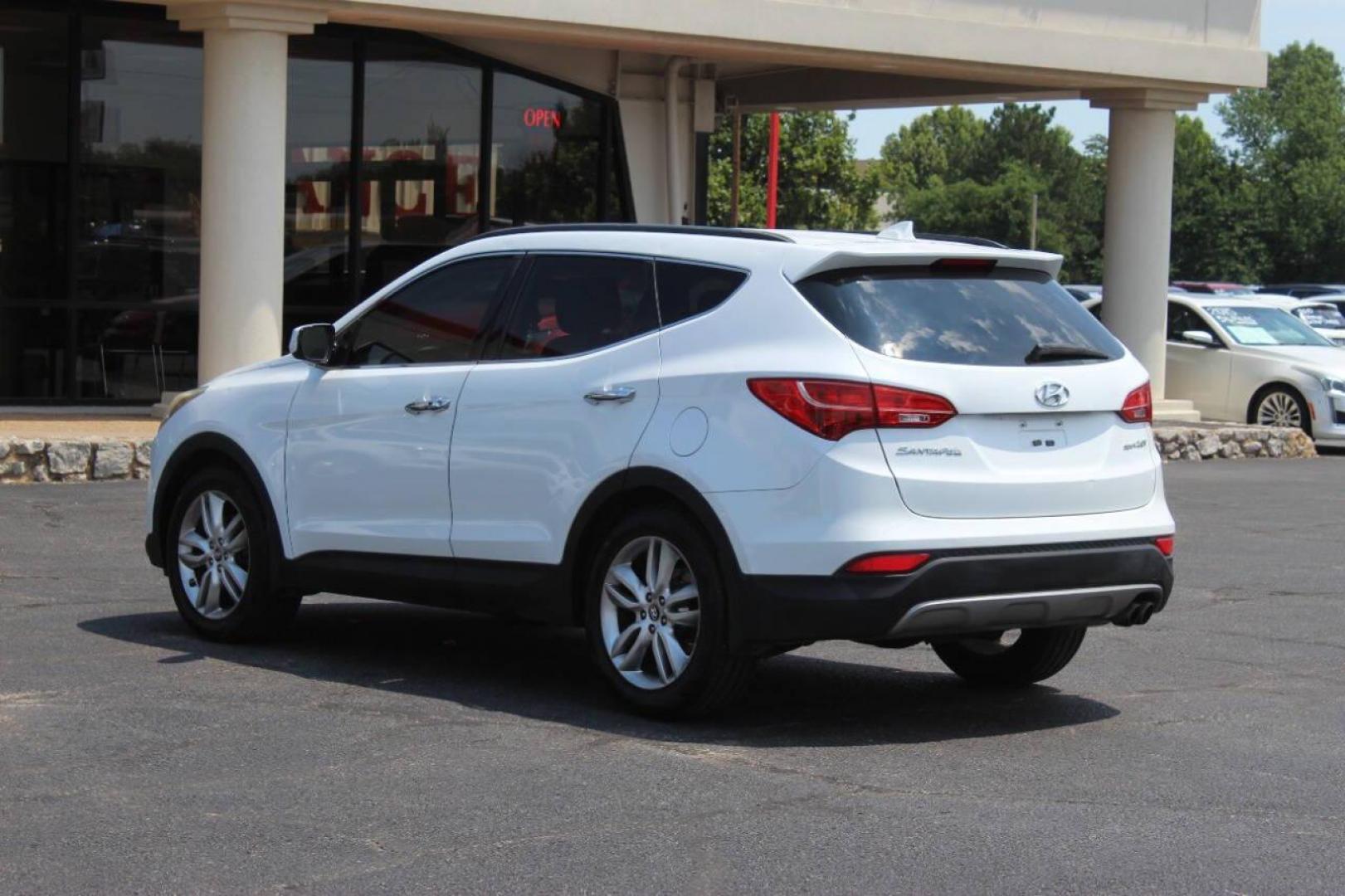 2013 White Hyundai Santa Fe Sport 2.0 FWD (5XYZU3LA8DG) with an 2.0L L4 DOHC 16V engine, 6-Speed Automatic transmission, located at 4301 NW 39th , Oklahoma City, OK, 73112, (405) 949-5600, 35.512135, -97.598671 - NO DRIVERS LICENCE NO-FULL COVERAGE INSURANCE-NO CREDIT CHECK. COME ON OVER TO SUPERSPORTS AND TAKE A LOOK AND TEST DRIVE PLEASE GIVE US A CALL AT (405) 949-5600. NO LICENSIA DE MANEJAR- NO SEGURO DE COBERTURA TOTAL- NO VERIFICACCION DE CREDITO. POR FAVOR VENGAN A SUPERSPORTS, ECHE UN V - Photo#5