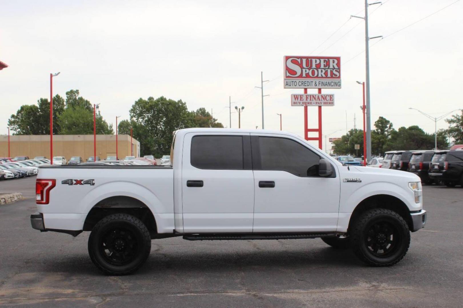 2016 White Ford F-150 XLT SuperCrew 6.5-ft. Bed 4WD (1FTEW1EF0GK) with an 5.0L V8 engine, 6A transmission, located at 4301 NW 39th , Oklahoma City, OK, 73112, (405) 949-5600, 35.512135, -97.598671 - NO DRIVERS LICENCE NO-FULL COVERAGE INSURANCE-NO CREDIT CHECK. COME ON OVER TO SUPERSPORTS AND TAKE A LOOK AND TEST DRIVE. PLEASE GIVE US A CALL AT (405) 949-5600. NO LICENSIA DE MANEJAR- NO SEGURO DE COBERTURA TOTAL- NO VERIFICACCION DE CREDITO. POR FAVOR VENGAN A SUPERSPORTS, ECHE UN - Photo#3